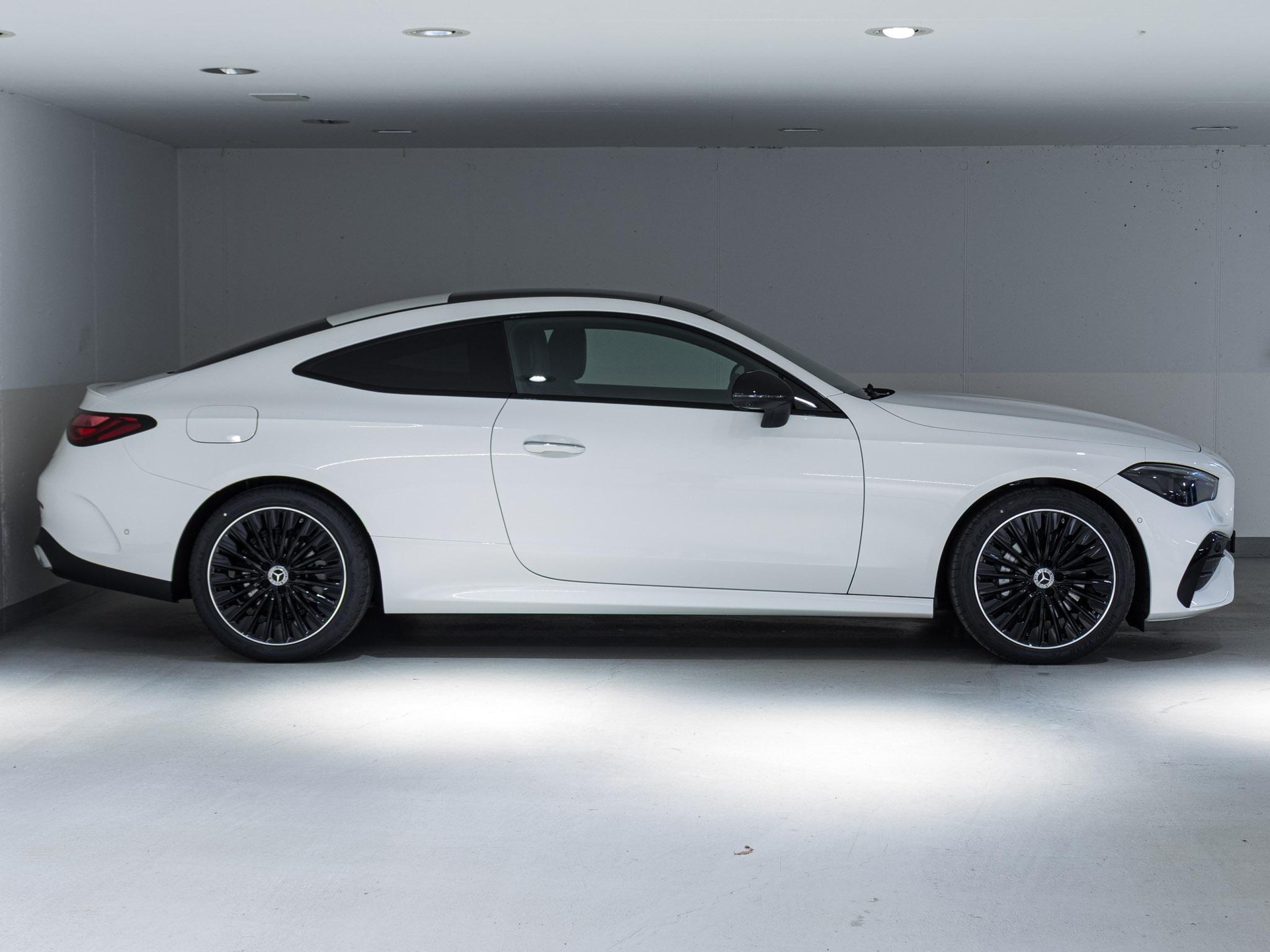 MERCEDES-BENZ CLE 200 4MATIC Coupé-image-1