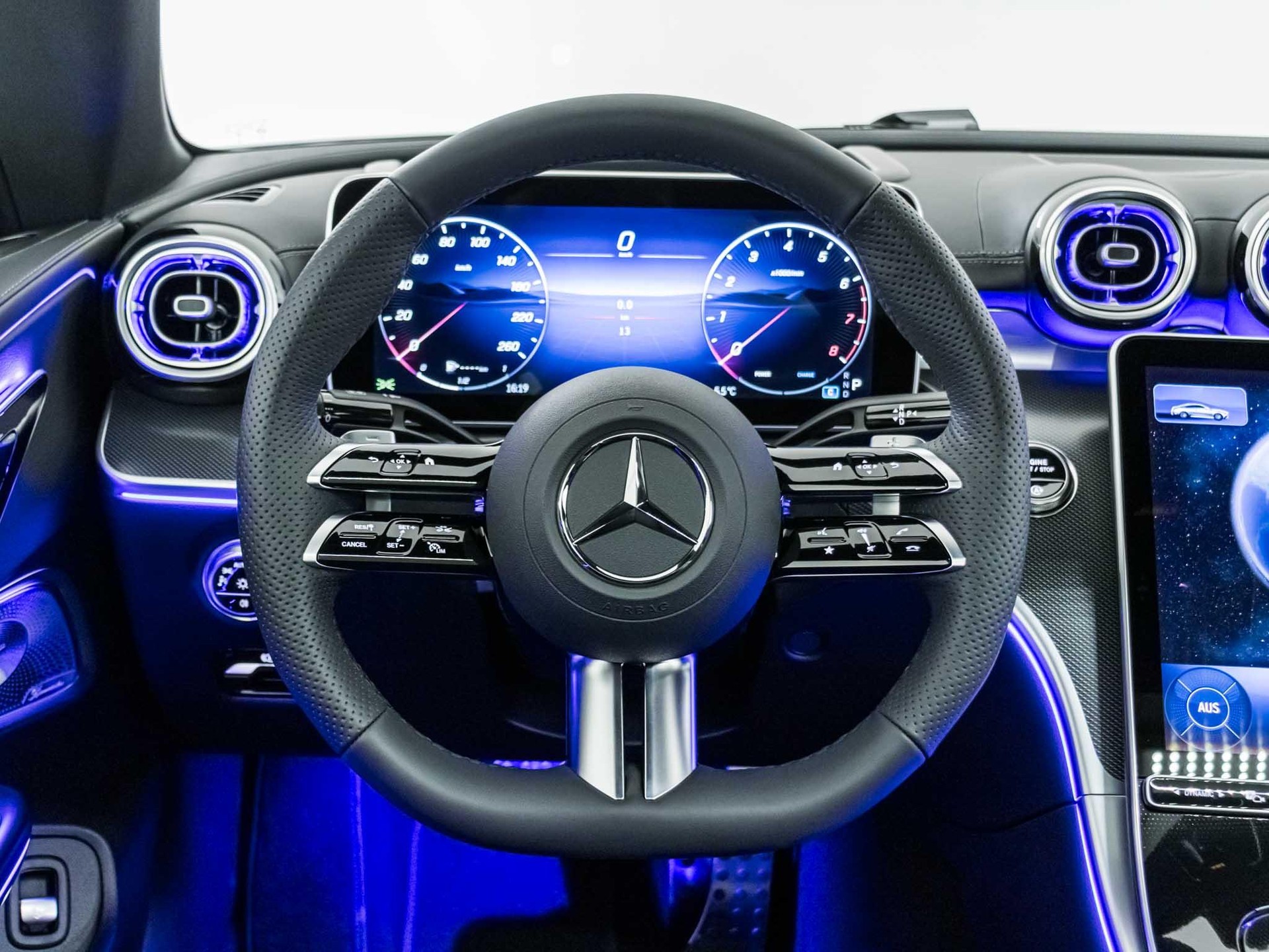 MERCEDES-BENZ CLE 200 4MATIC Coupé-image-11
