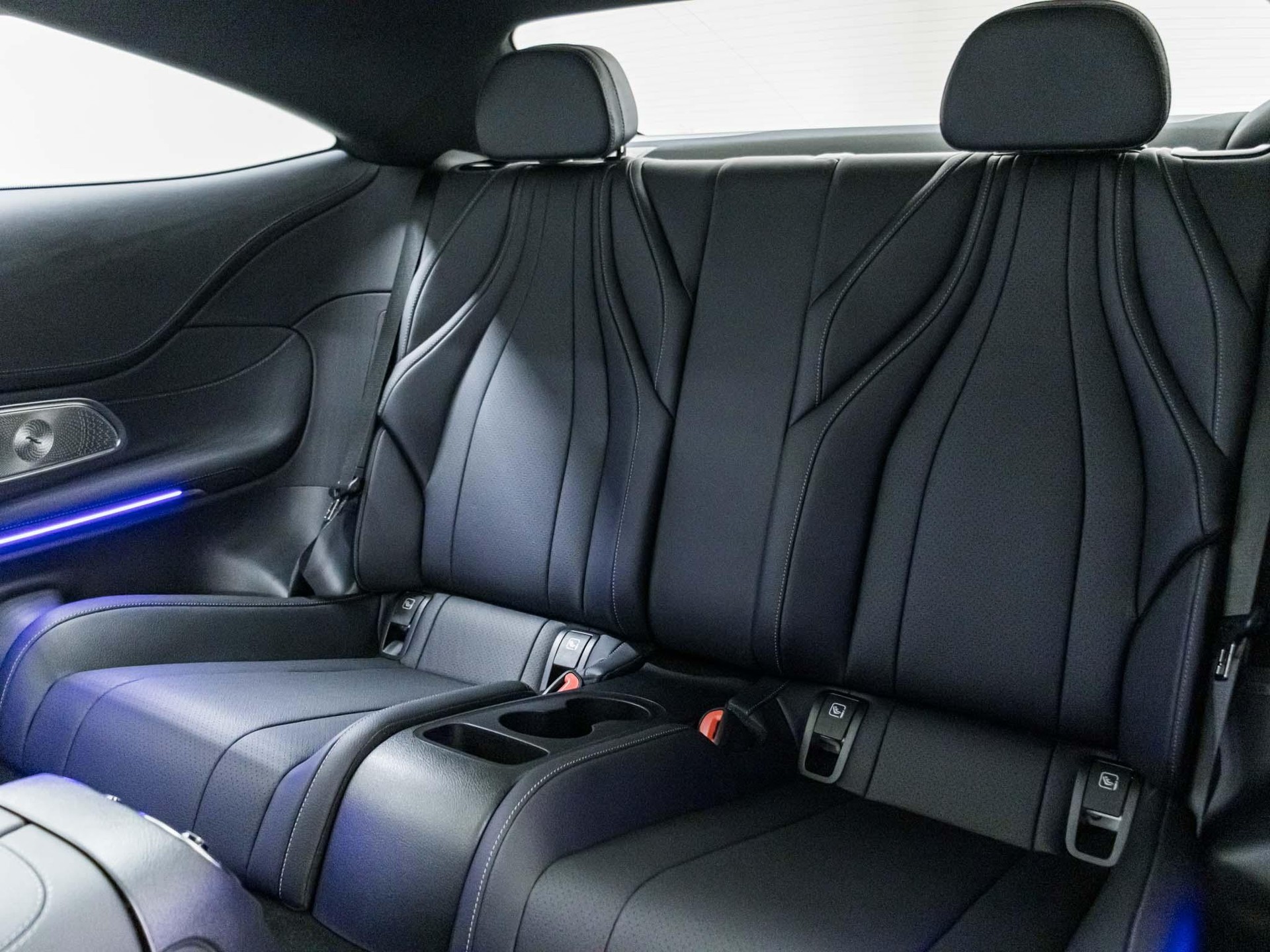 MERCEDES-BENZ CLE 200 4MATIC Coupé-image-7