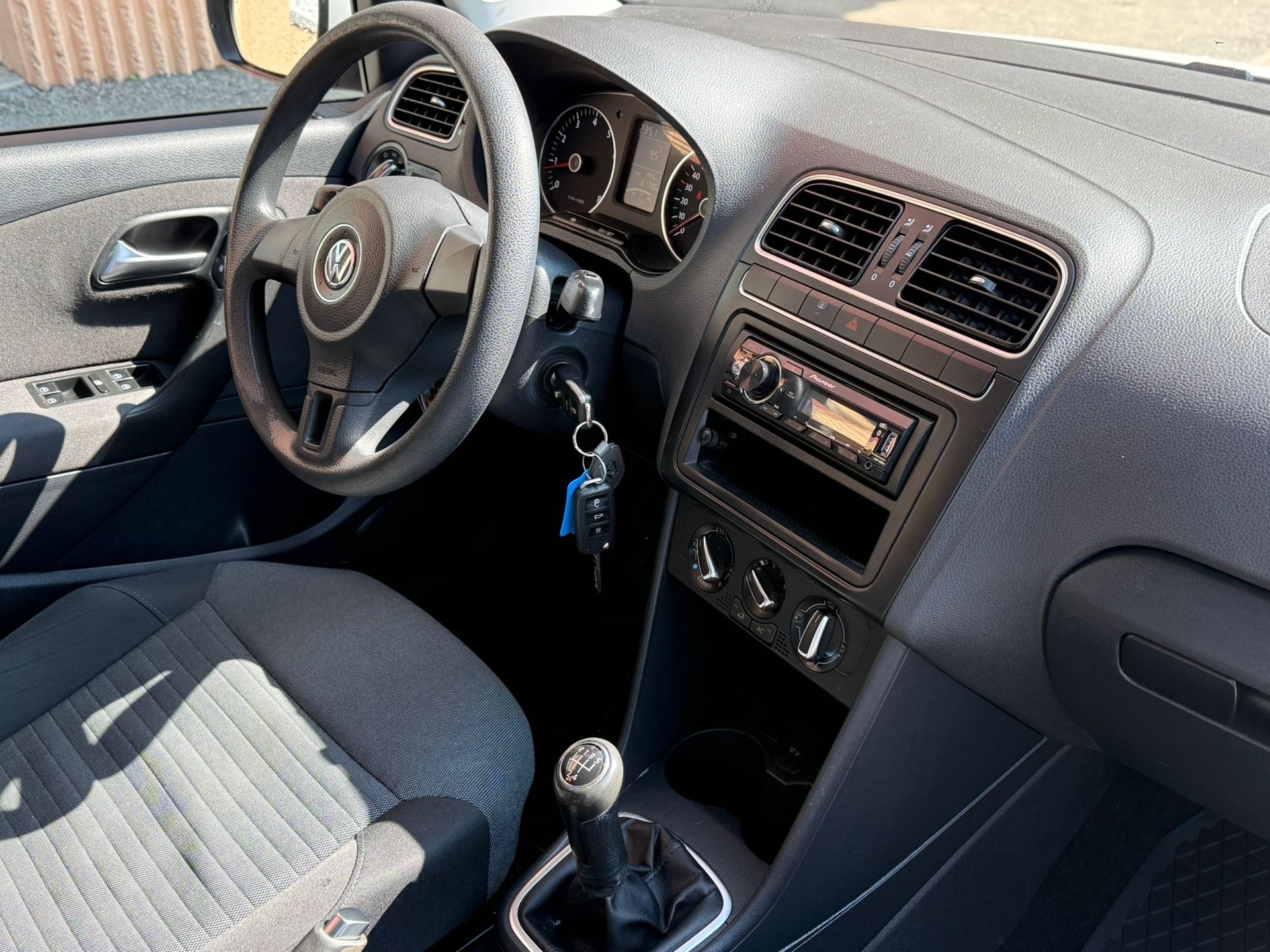 VW Polo 1.4 16V Trendline-image-11