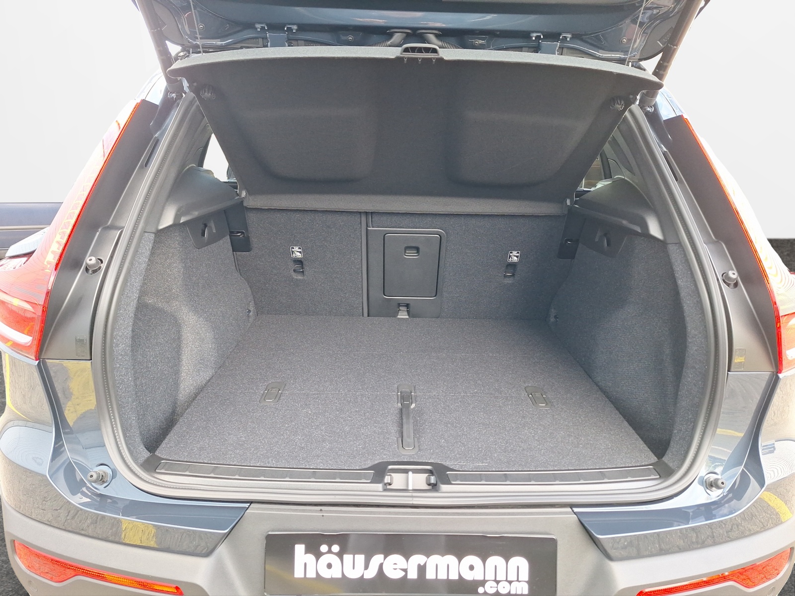 VOLVO EX40 Twin Black Edition AWD-image-5