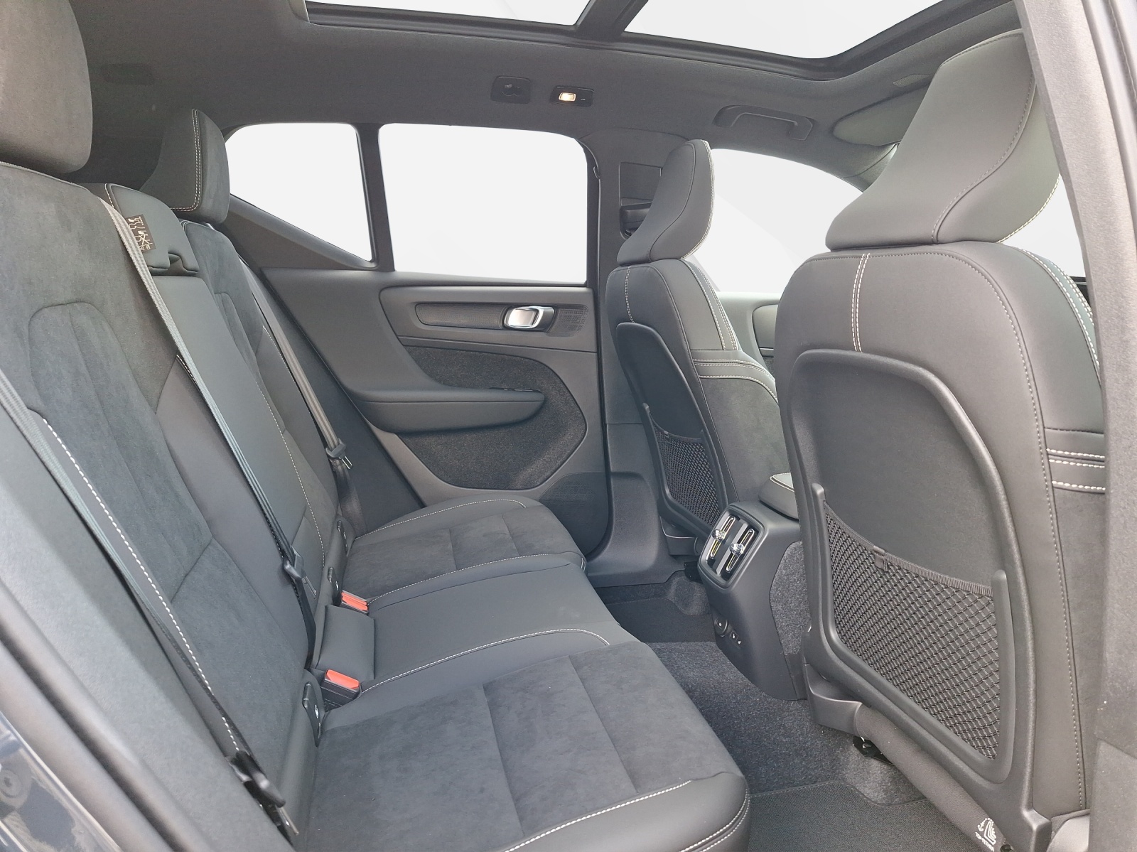 VOLVO EX40 Twin Black Edition AWD-image-7