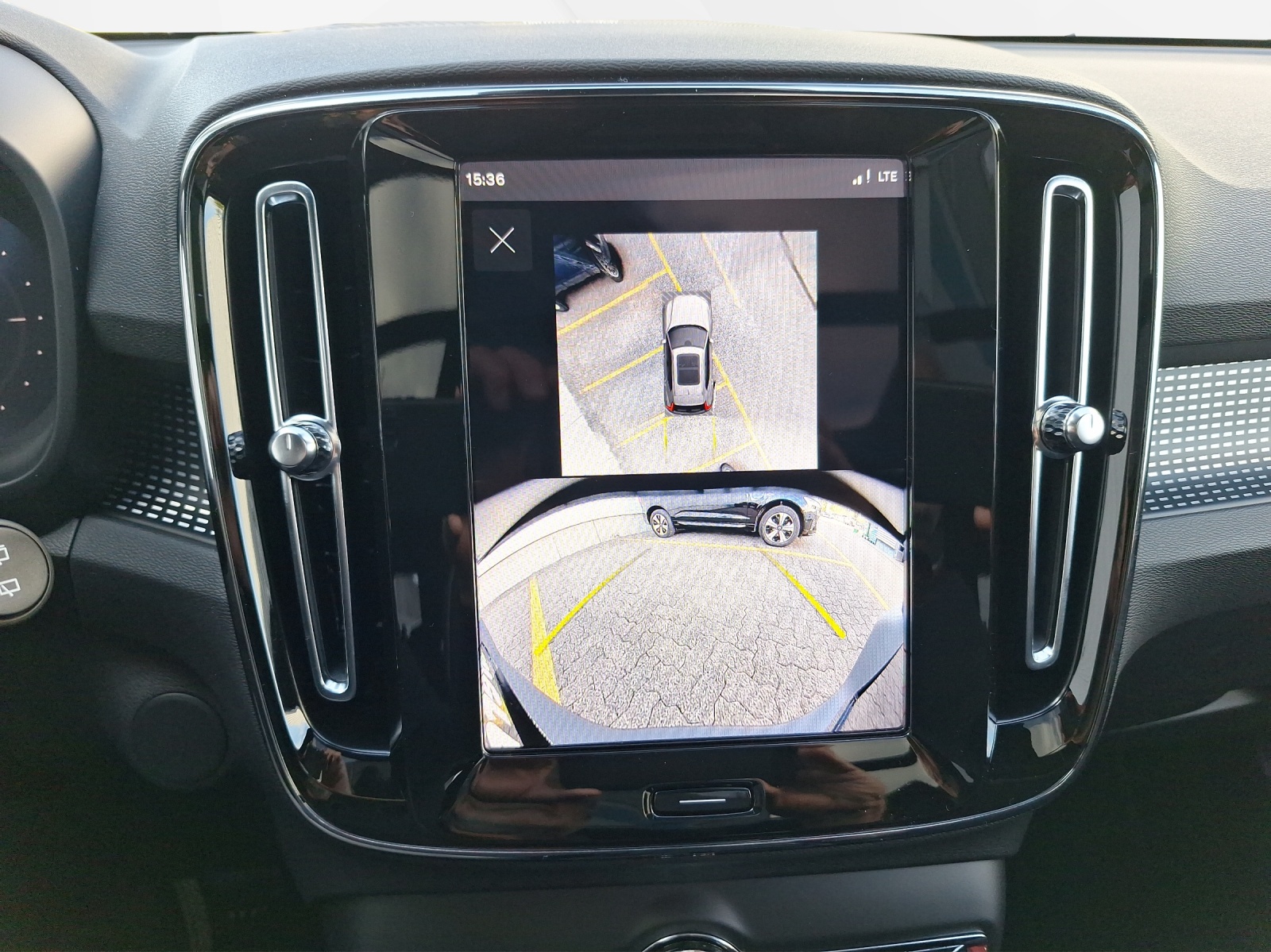 VOLVO EX40 Twin Black Edition AWD-image-11