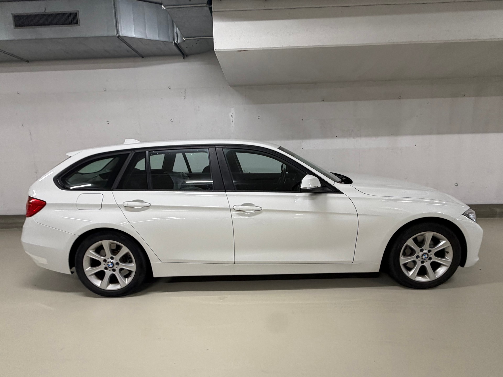 BMW 335i Touring Steptronic-image-2