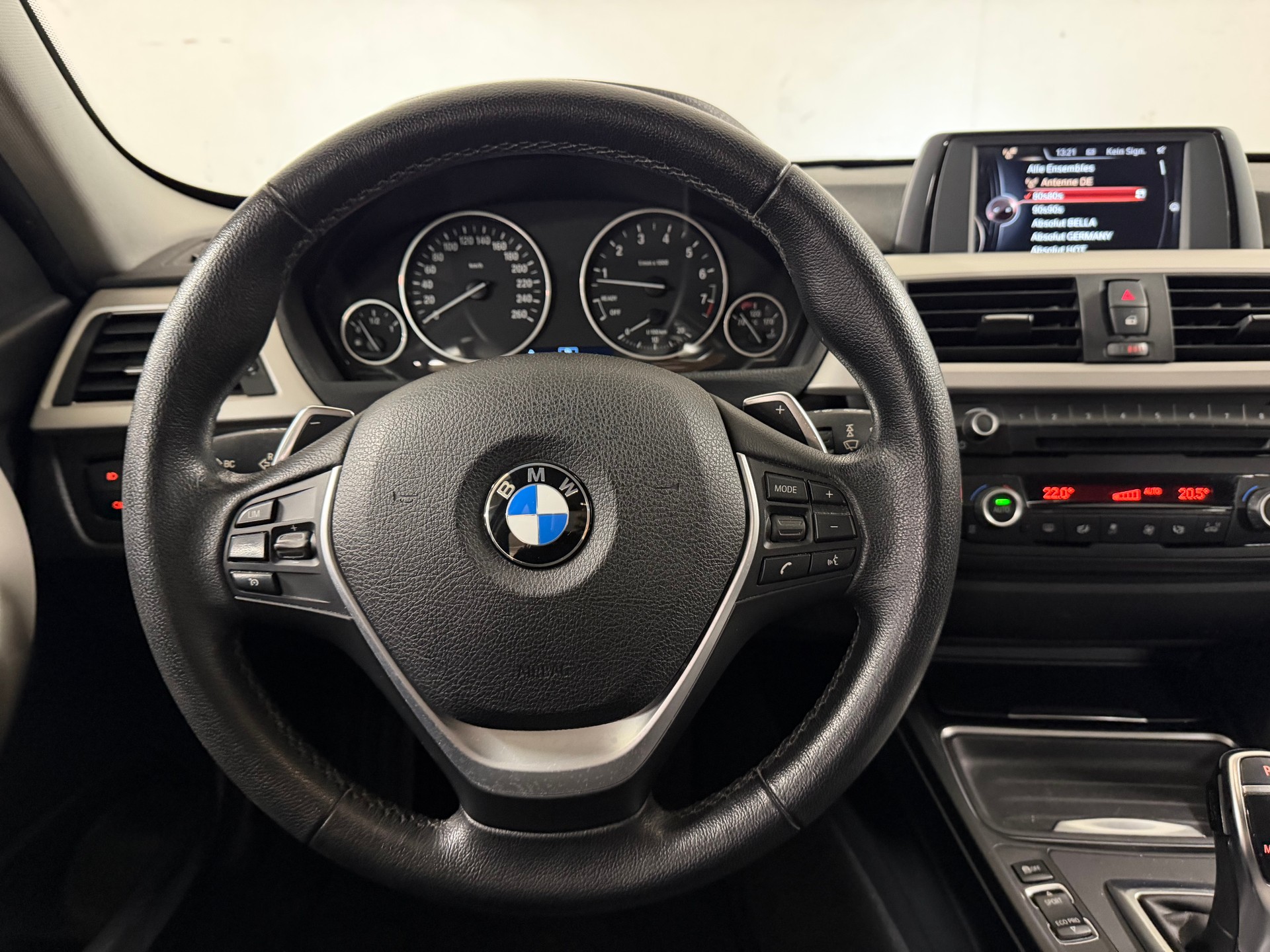 BMW 335i Touring Steptronic-image-10
