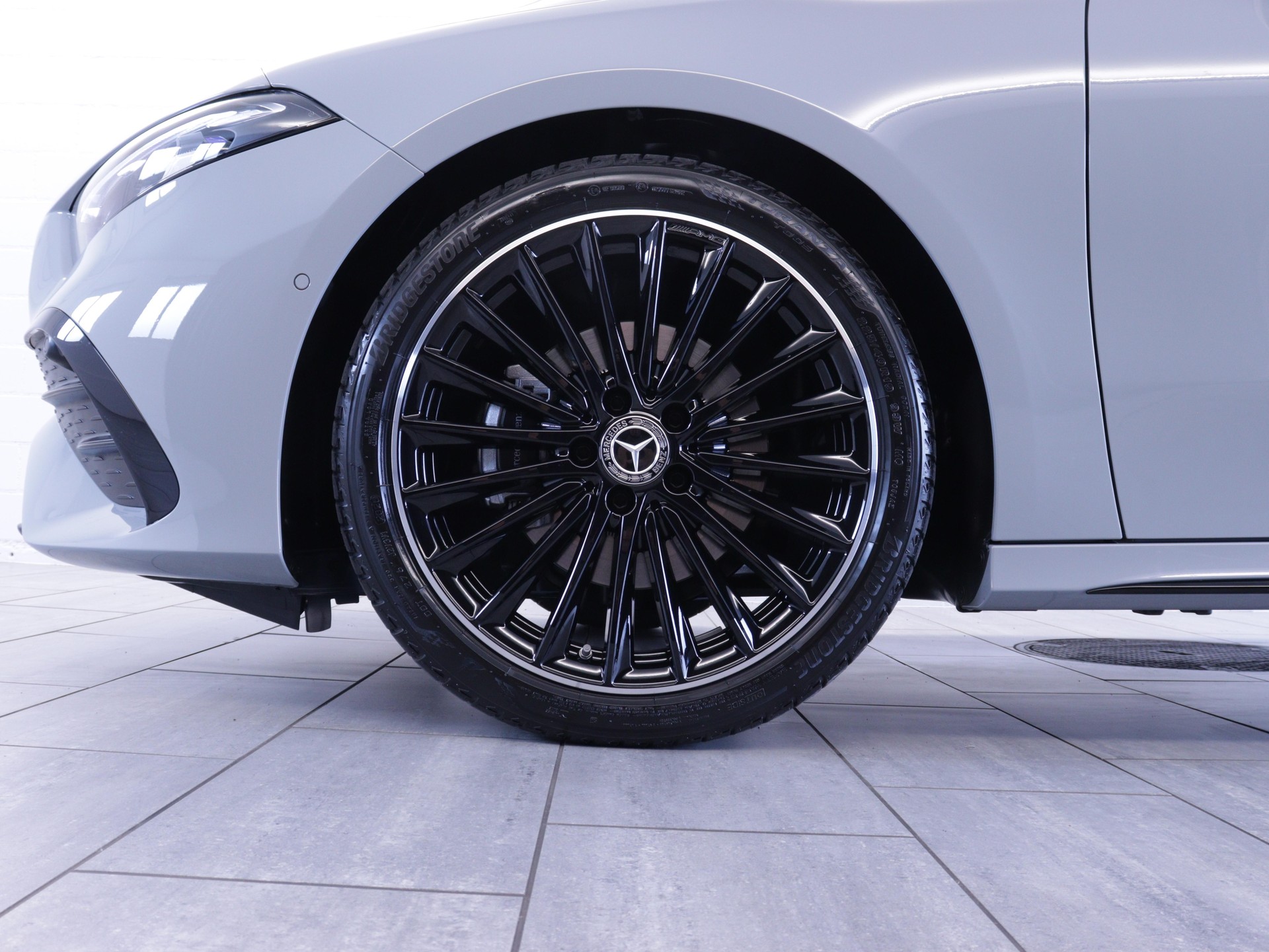MERCEDES-BENZ A 200 Night Star AMG Line-image-12