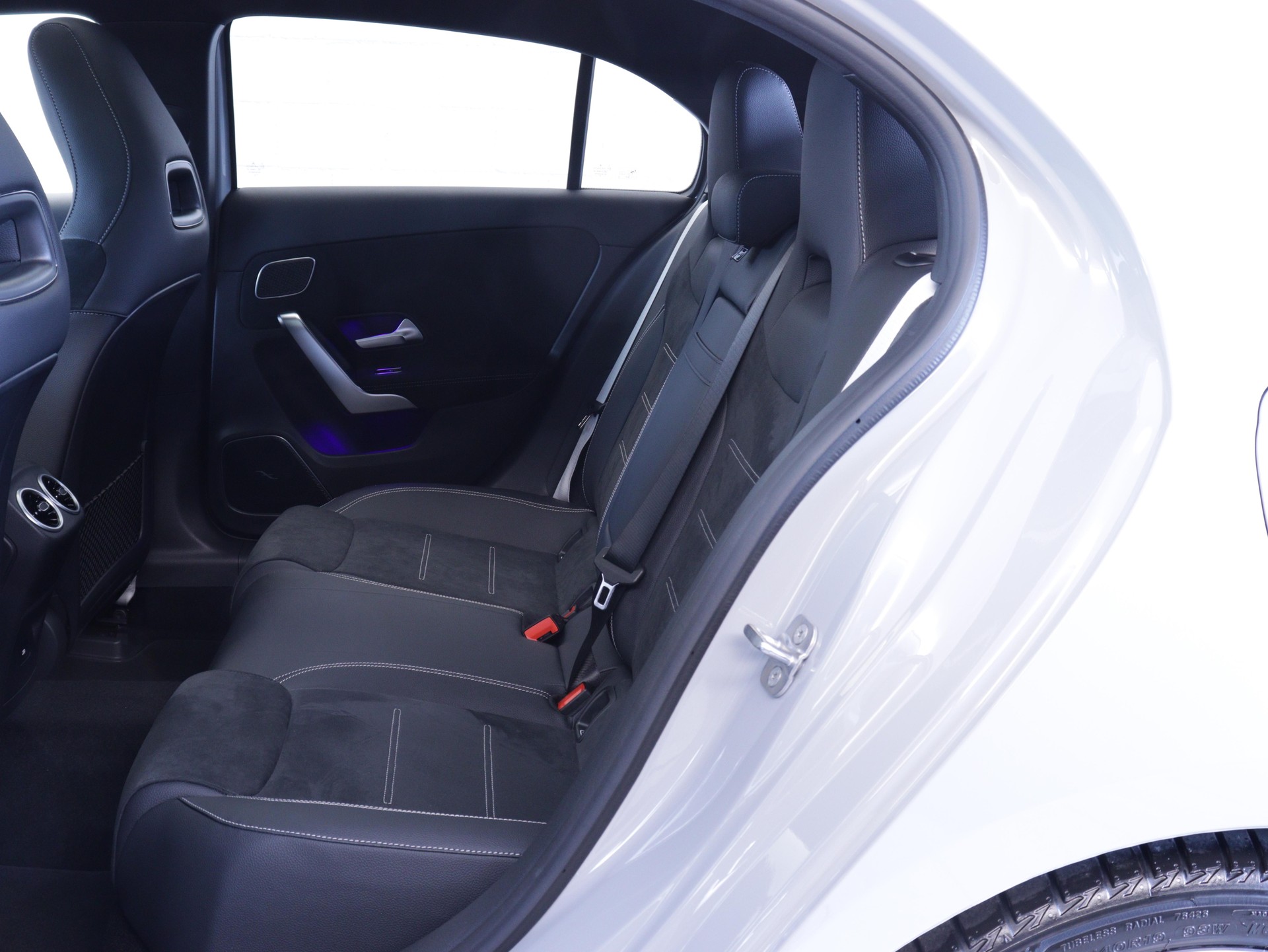 MERCEDES-BENZ A 200 Night Star AMG Line-image-10