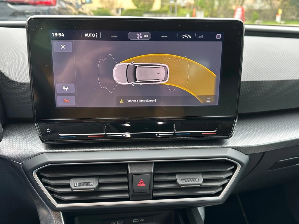 SEAT Leon ST 2.0 TDI EVO DSG Style ** Full Digital Cockpit ** Parklehnassistanz **Gr.Navi ** Parkhilfe v+h ** Speedlimiter ** D-ACC-image-8