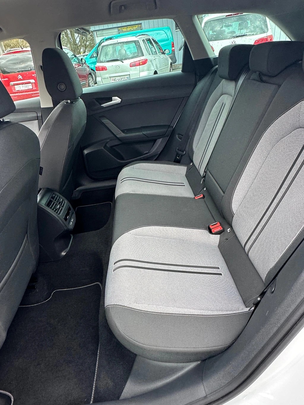 SEAT Leon ST 2.0 TDI EVO DSG Style ** Full Digital Cockpit ** Parklehnassistanz **Gr.Navi ** Parkhilfe v+h ** Speedlimiter ** D-ACC-image-11
