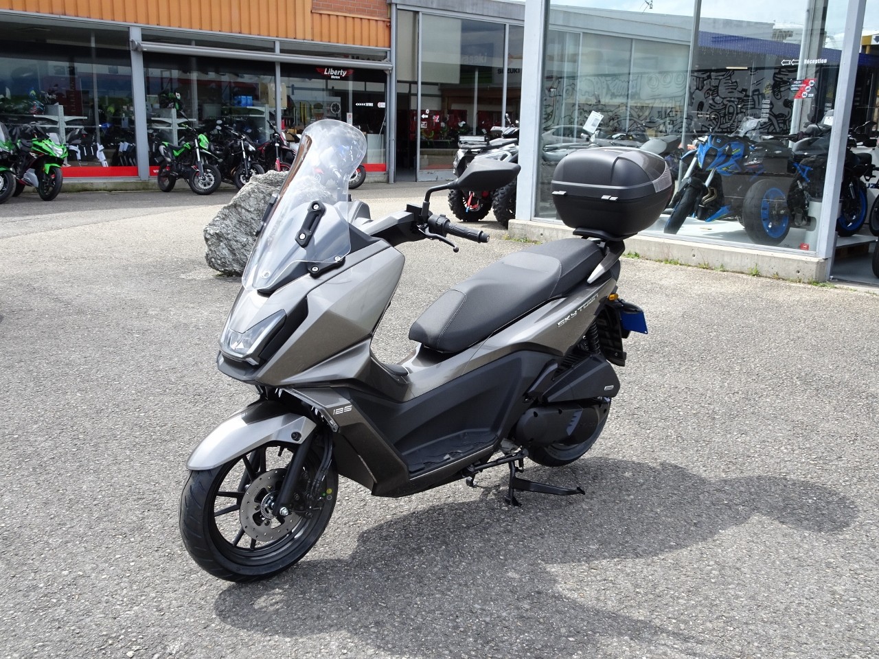 KYMCO Sky Town 125 Topcase-showroom-element-3