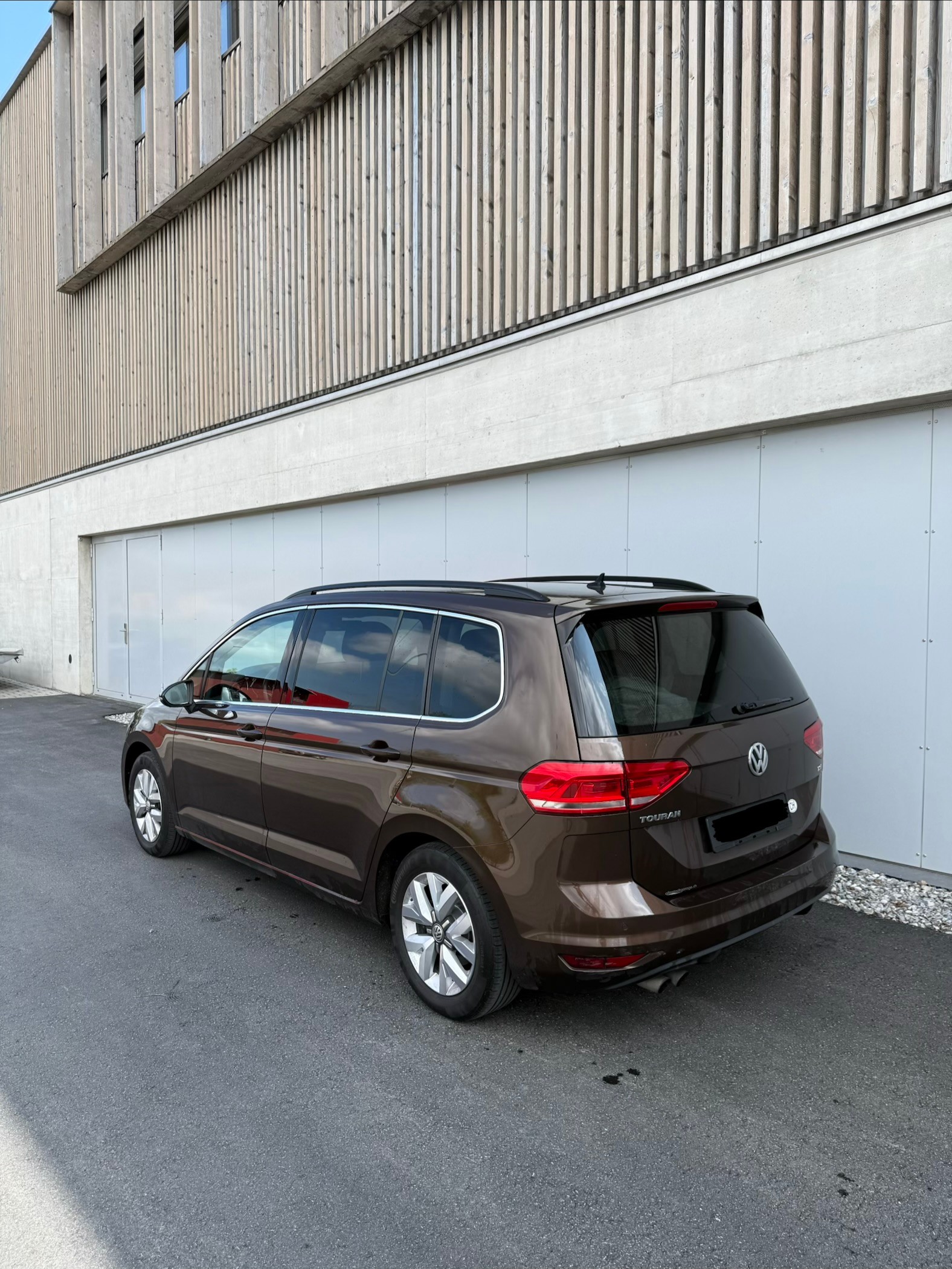 VW TOURAN 1.4TSI BlueMotion 7-Sitze-image-3
