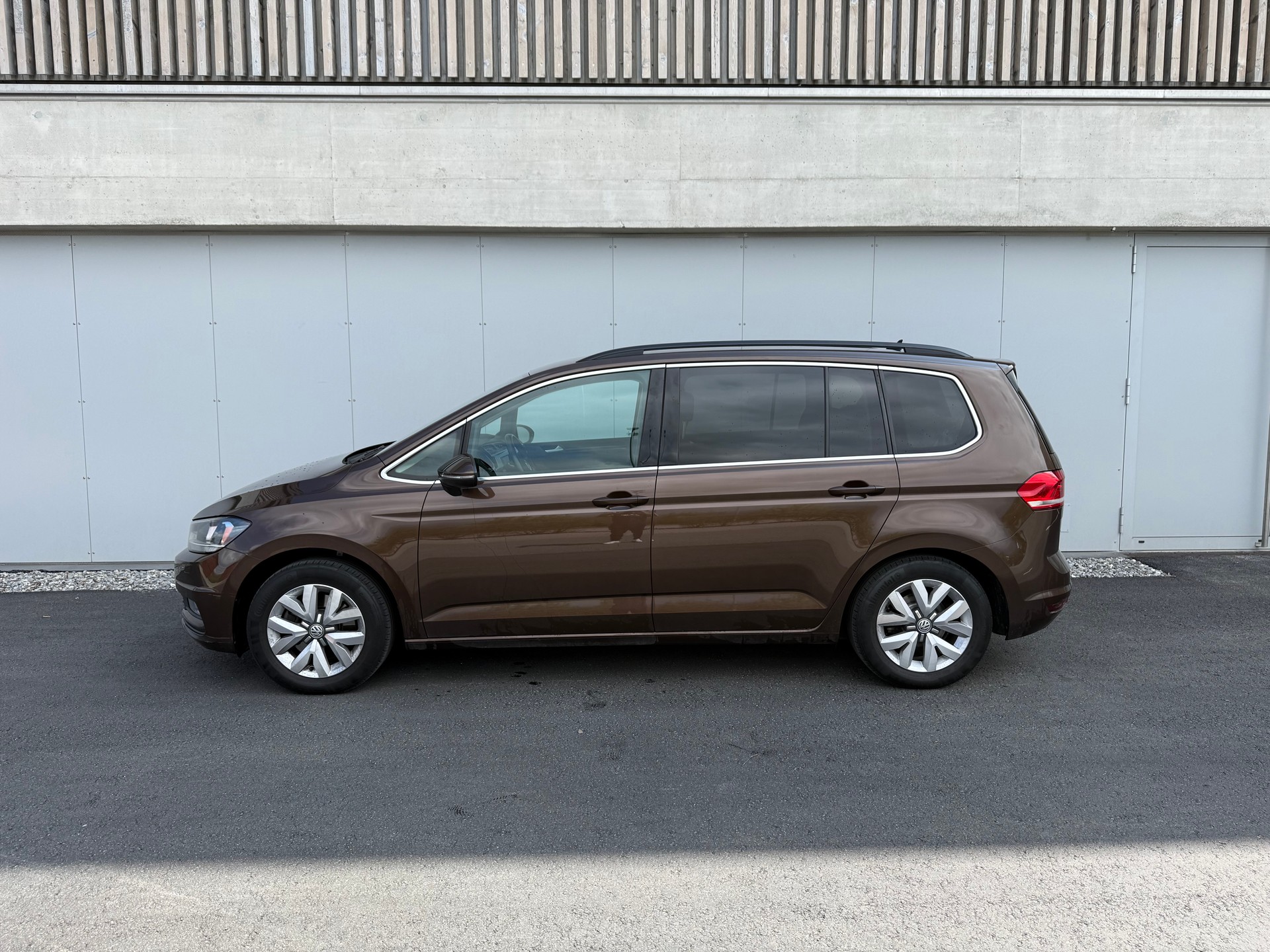VW TOURAN 1.4TSI BlueMotion 7-Sitze-image-2