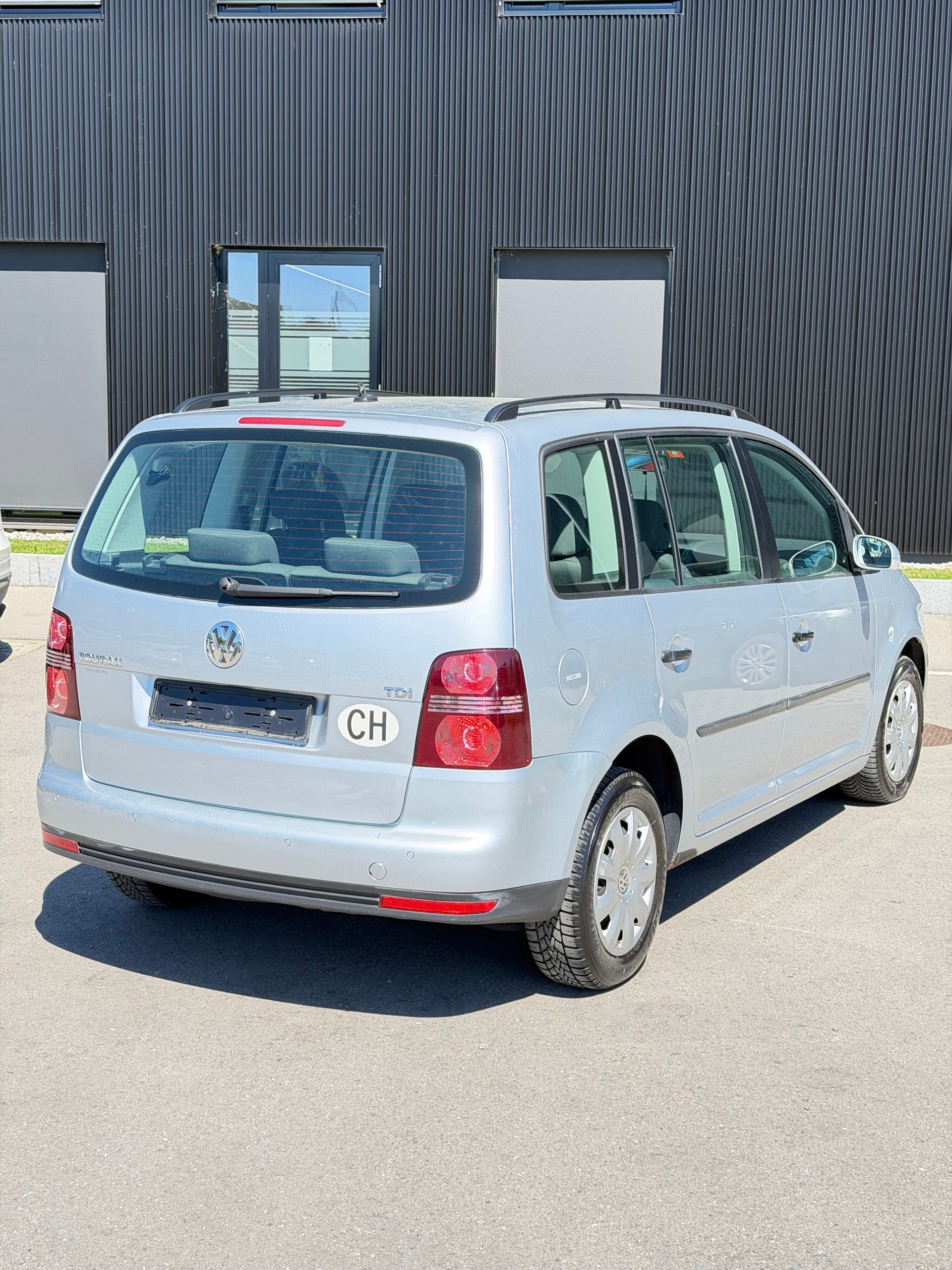 VW Touran 1.9 TDI Trendline DSG-image-7
