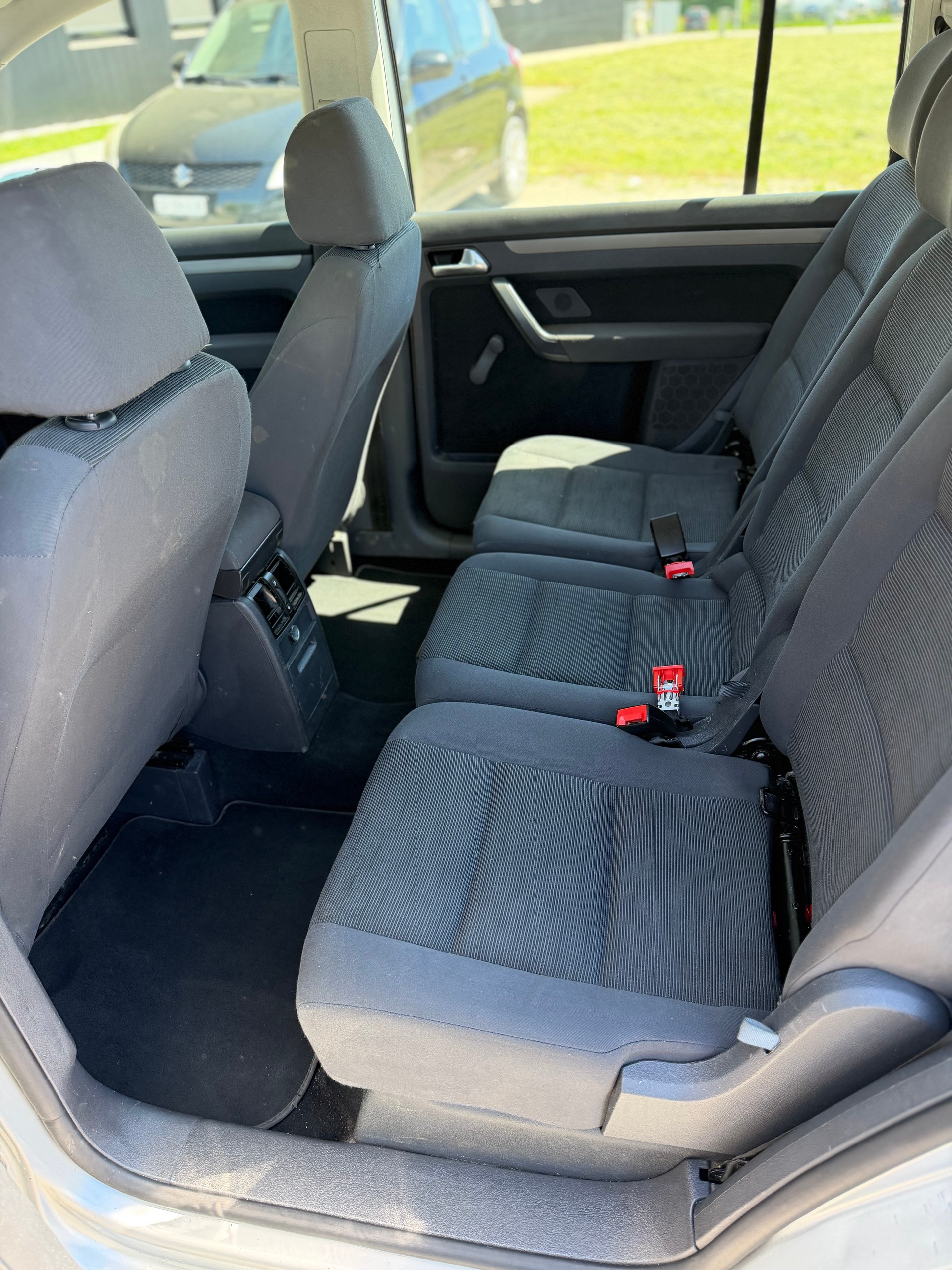 VW Touran 1.9 TDI Trendline DSG-image-8