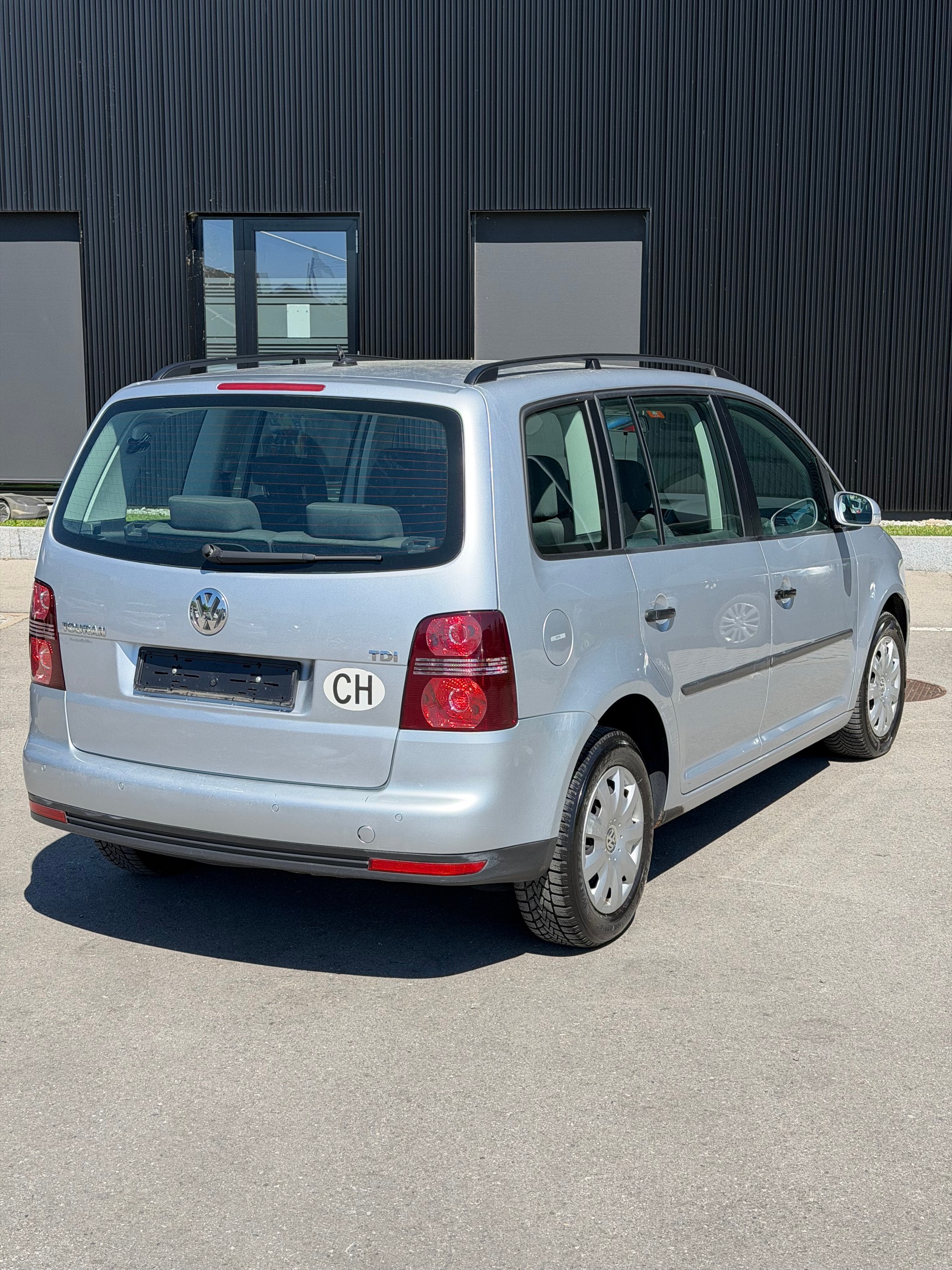 VW Touran 1.9 TDI Trendline DSG-image-13