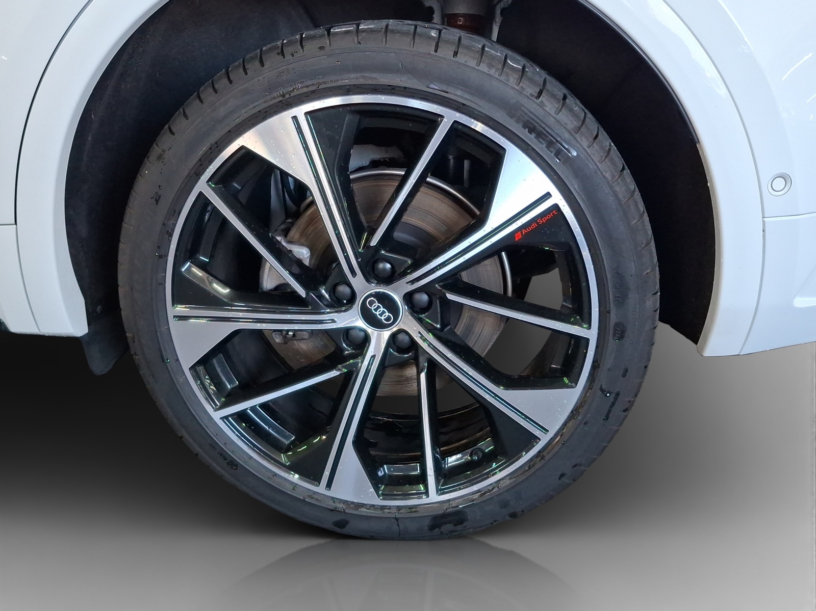 AUDI Q5 40 TDI S-line quattro S-tronic-image-13