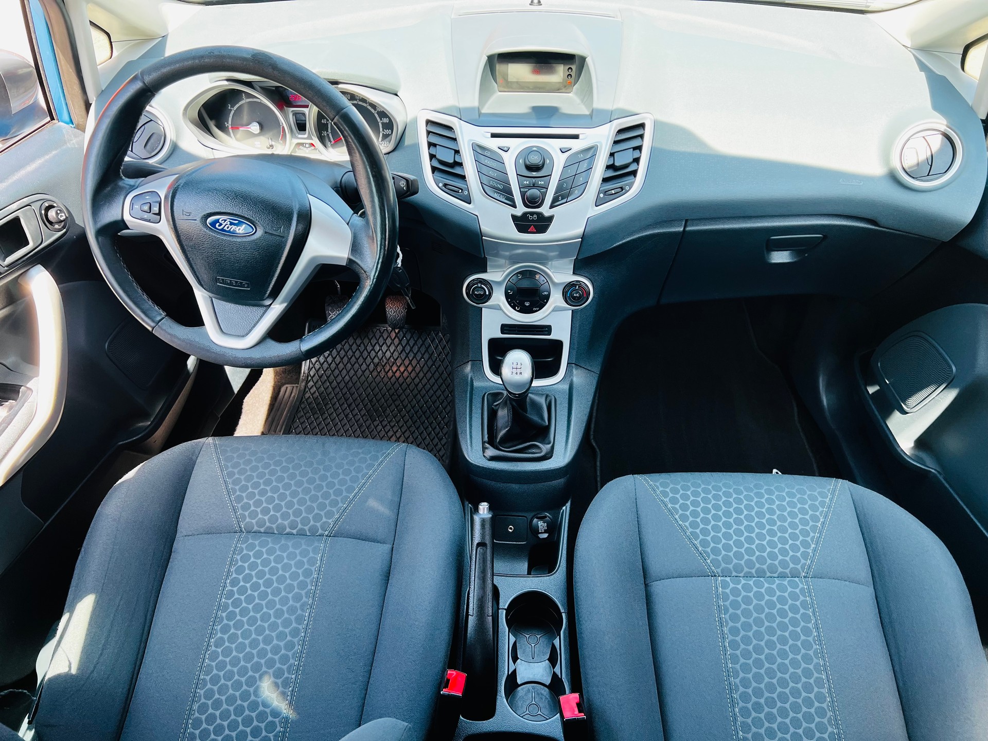 FORD Fiesta 1.6 16V Titanium-image-7