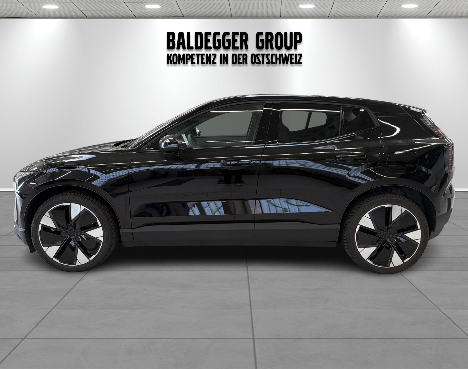 VOLVO EX 30 E60 Twin Ultra Performanc-showroom-element-1