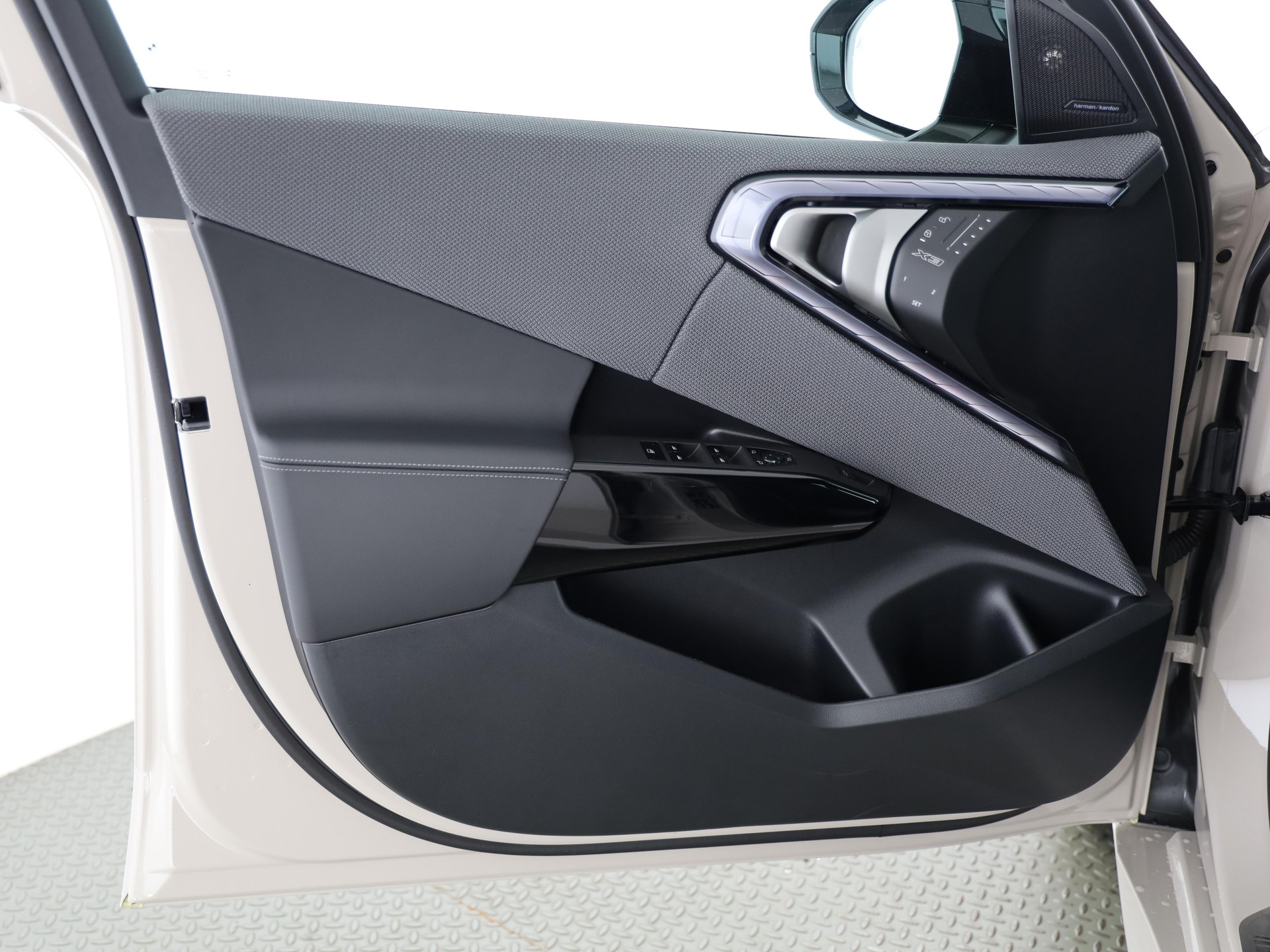 BMW X3 M50i-image-10