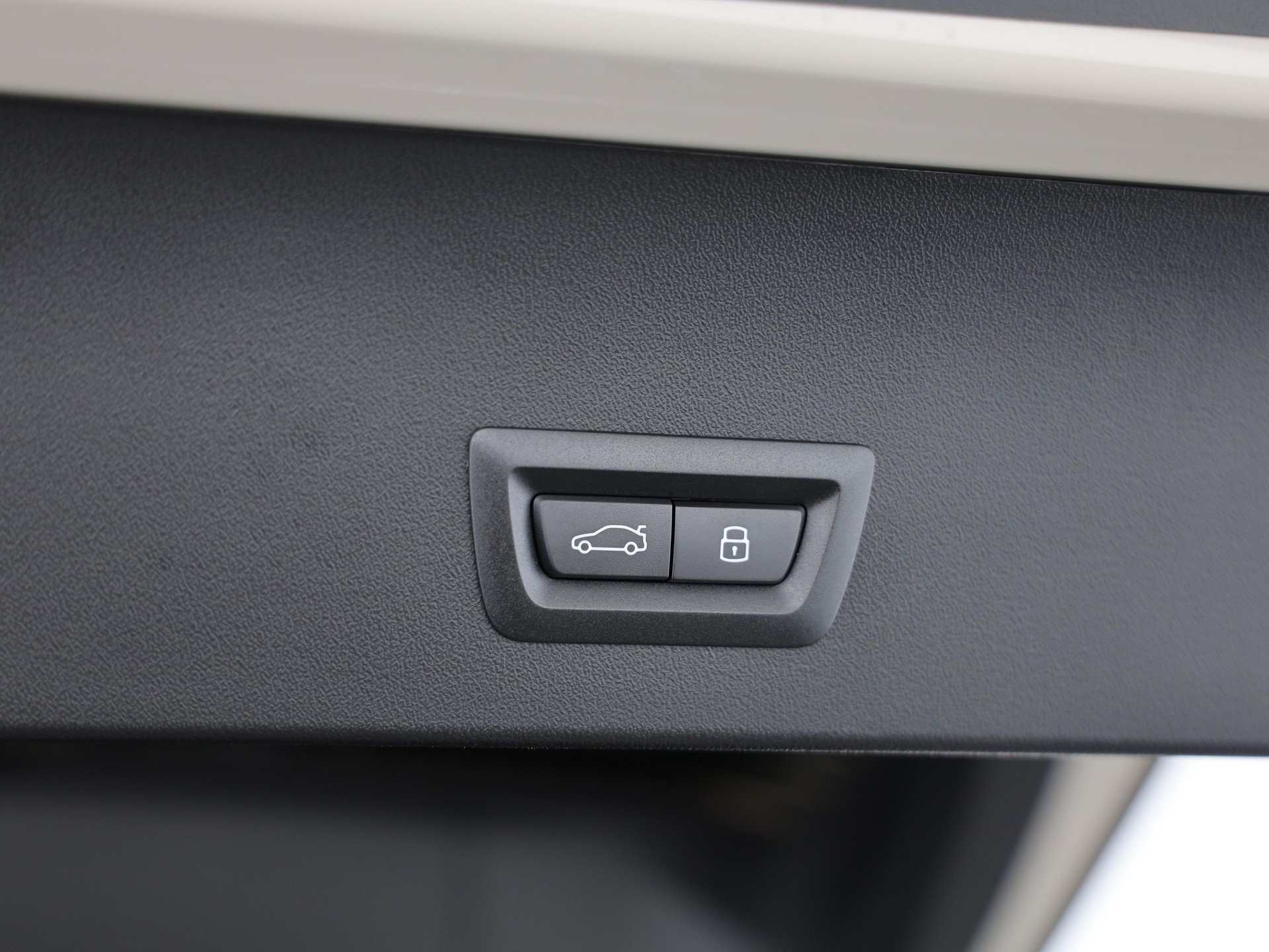 BMW X3 M50i-image-9