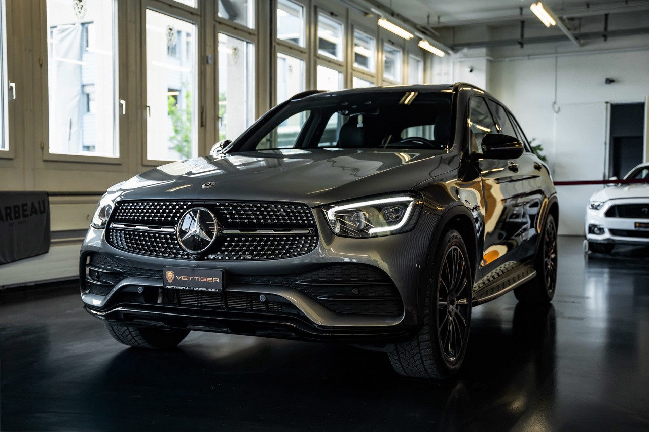 MERCEDES-BENZ GLC 300 AMG Line 4Matic 9G-Tronic-image-3