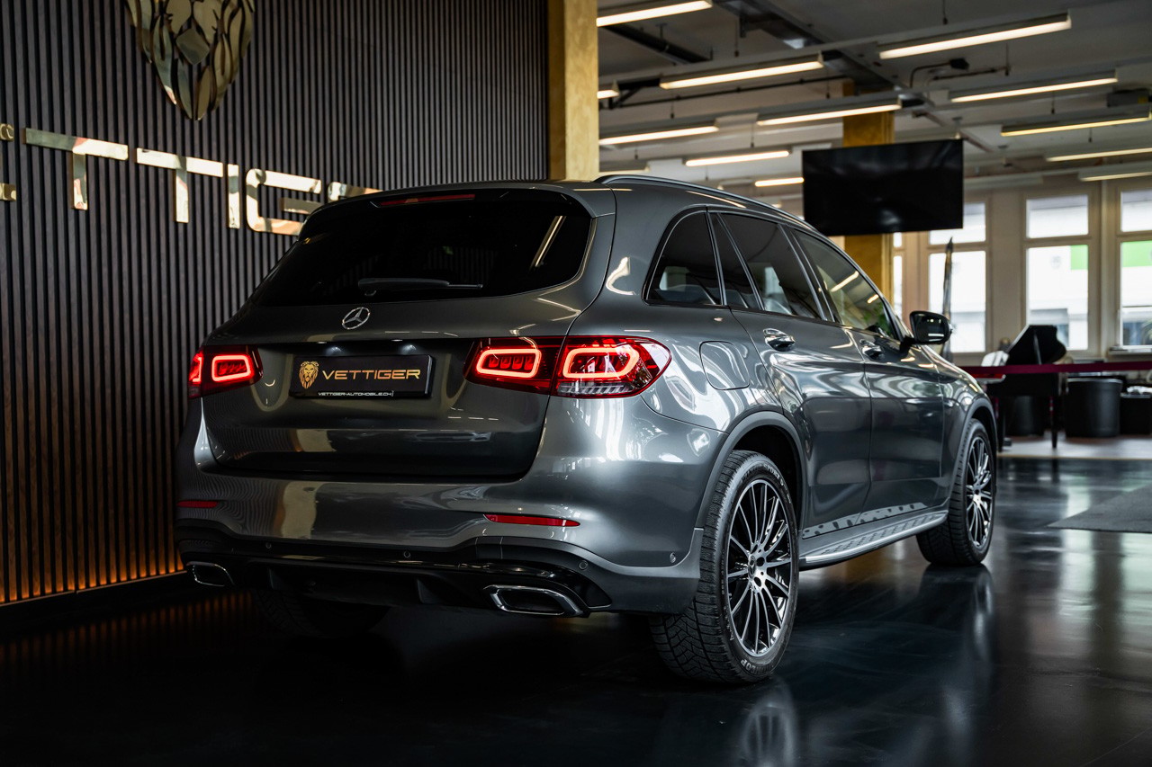 MERCEDES-BENZ GLC 300 AMG Line 4Matic 9G-Tronic-image-7