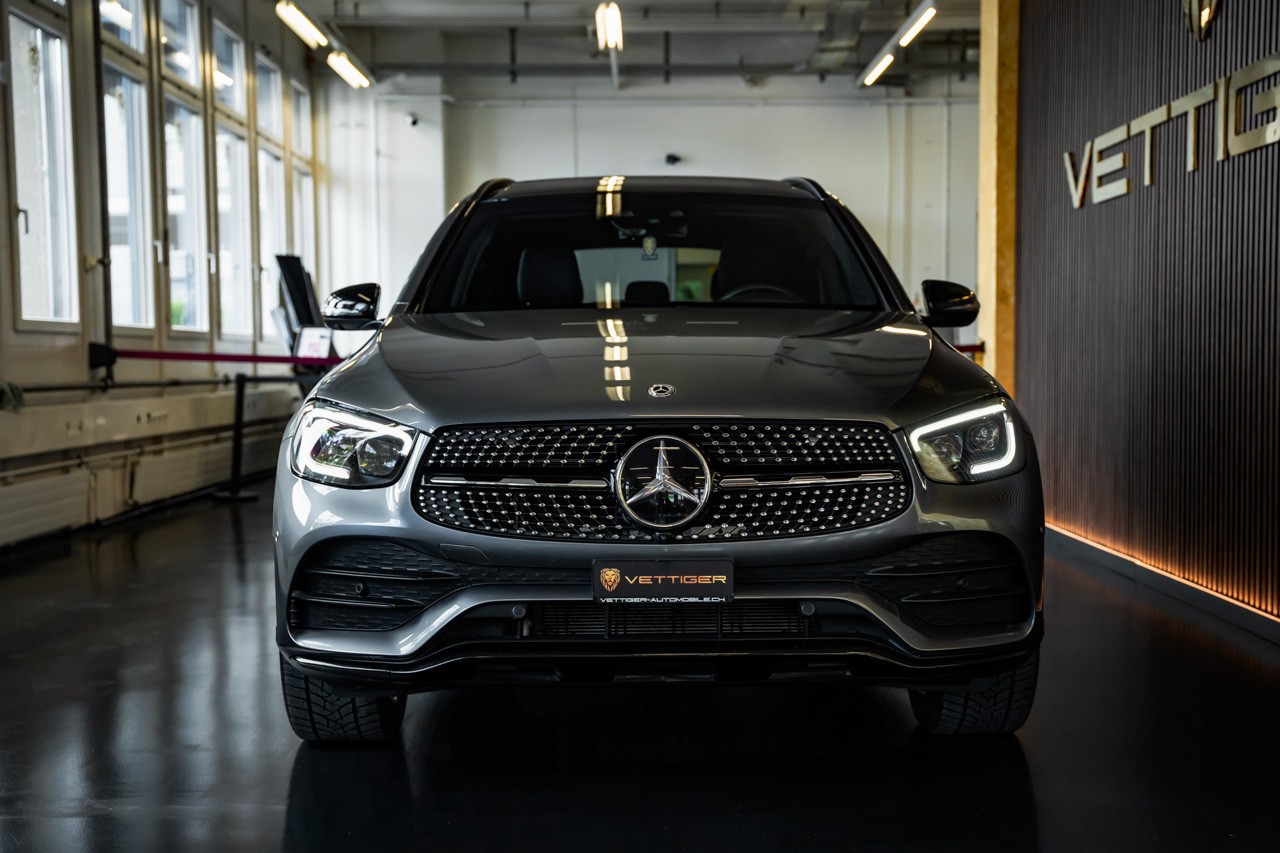 MERCEDES-BENZ GLC 300 AMG Line 4Matic 9G-Tronic-image-2