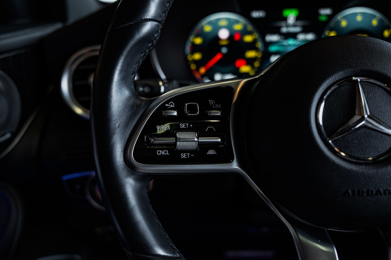 MERCEDES-BENZ GLC 300 AMG Line 4Matic 9G-Tronic-image-28
