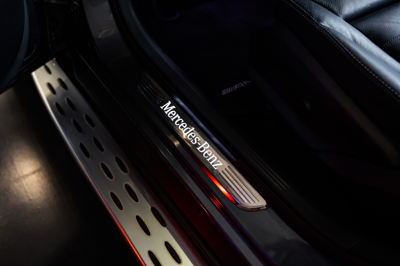 MERCEDES-BENZ GLC 300 AMG Line 4Matic 9G-Tronic-image-34