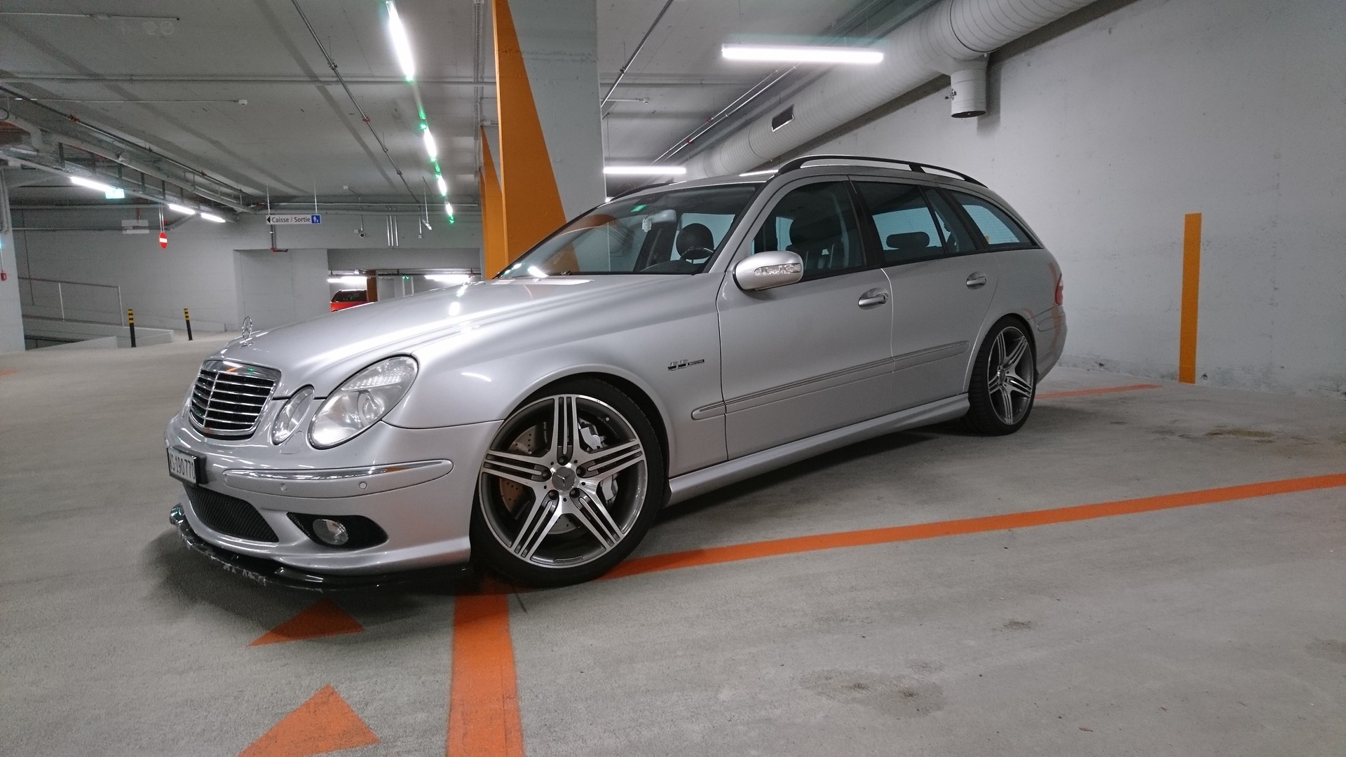 MERCEDES-BENZ E 55 V8 AMG-image-1