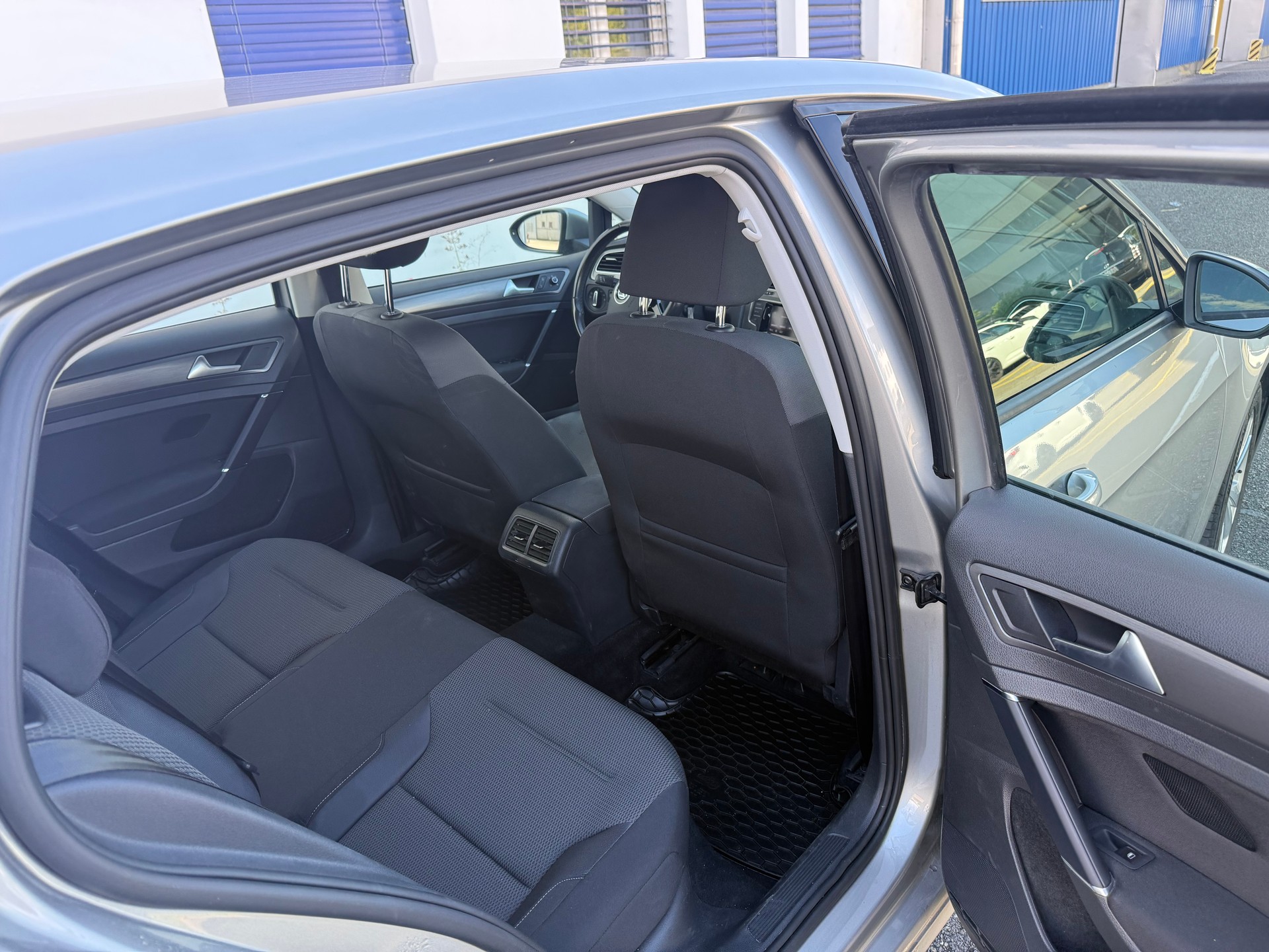 VW Golf 2.0 TDI Comfortline 4Motion-image-9