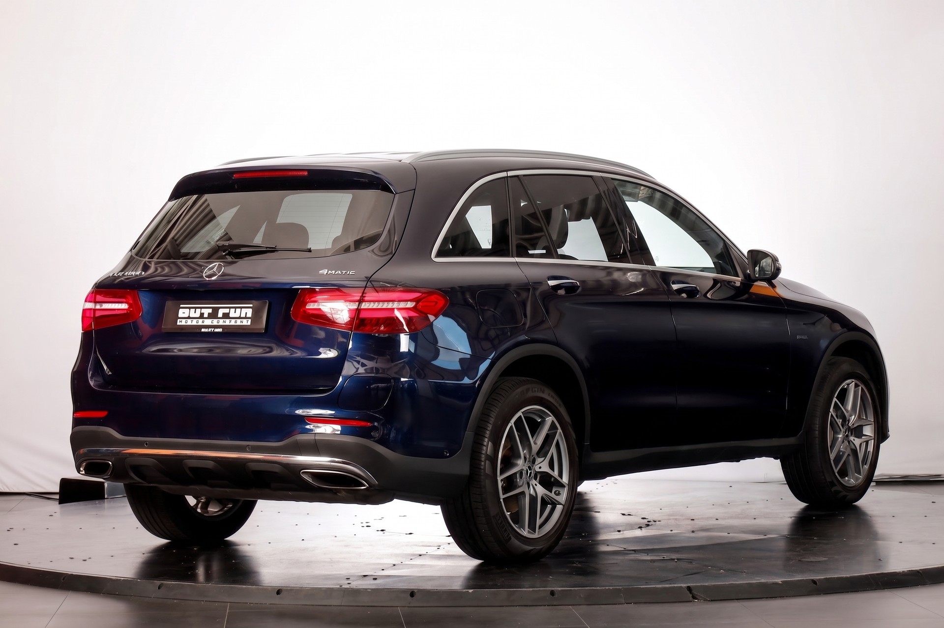 MERCEDES-BENZ GLC 350 e AMG Line 4Matic 7G-Tronic-image-6