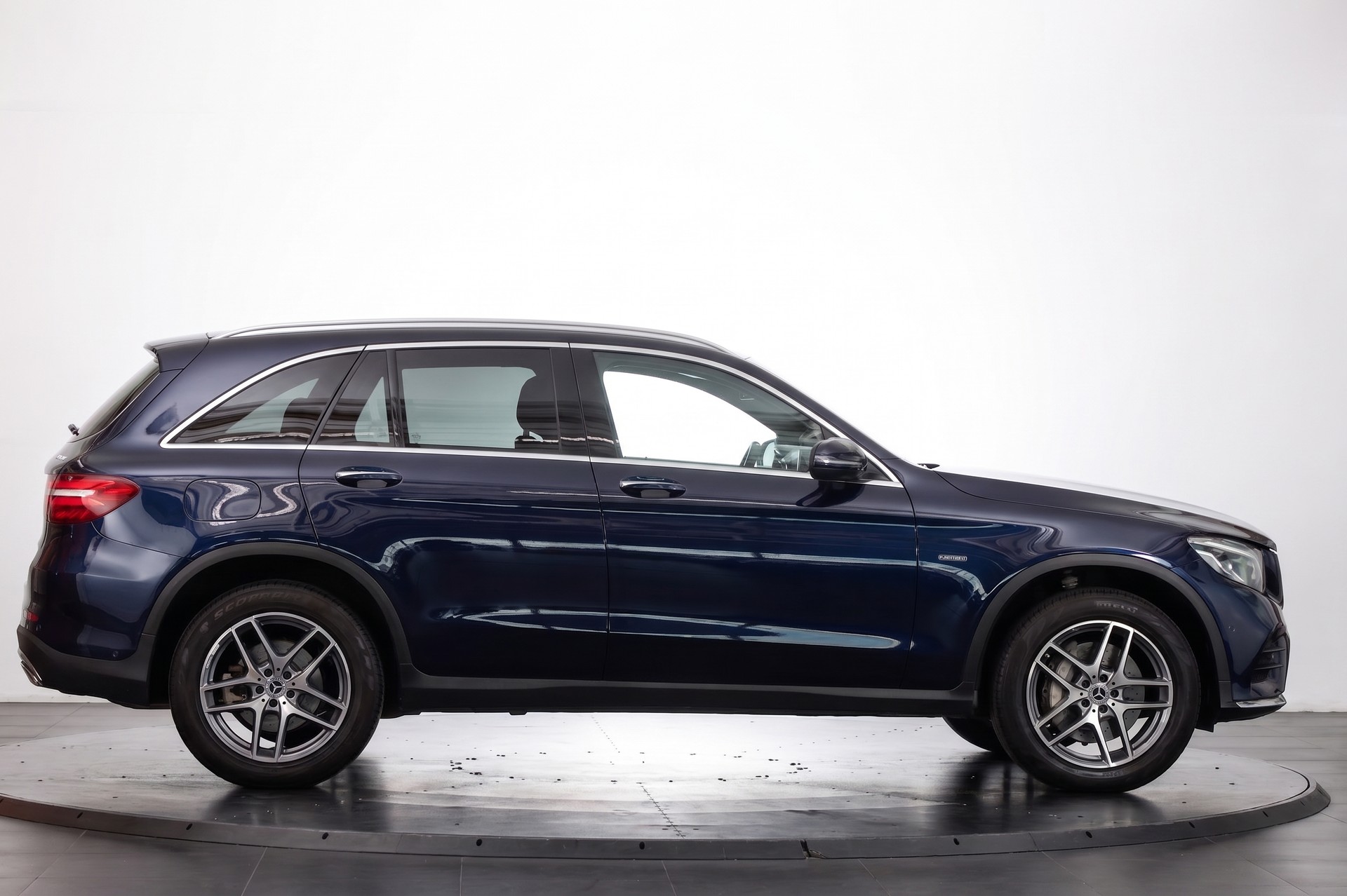 MERCEDES-BENZ GLC 350 e AMG Line 4Matic 7G-Tronic-image-3
