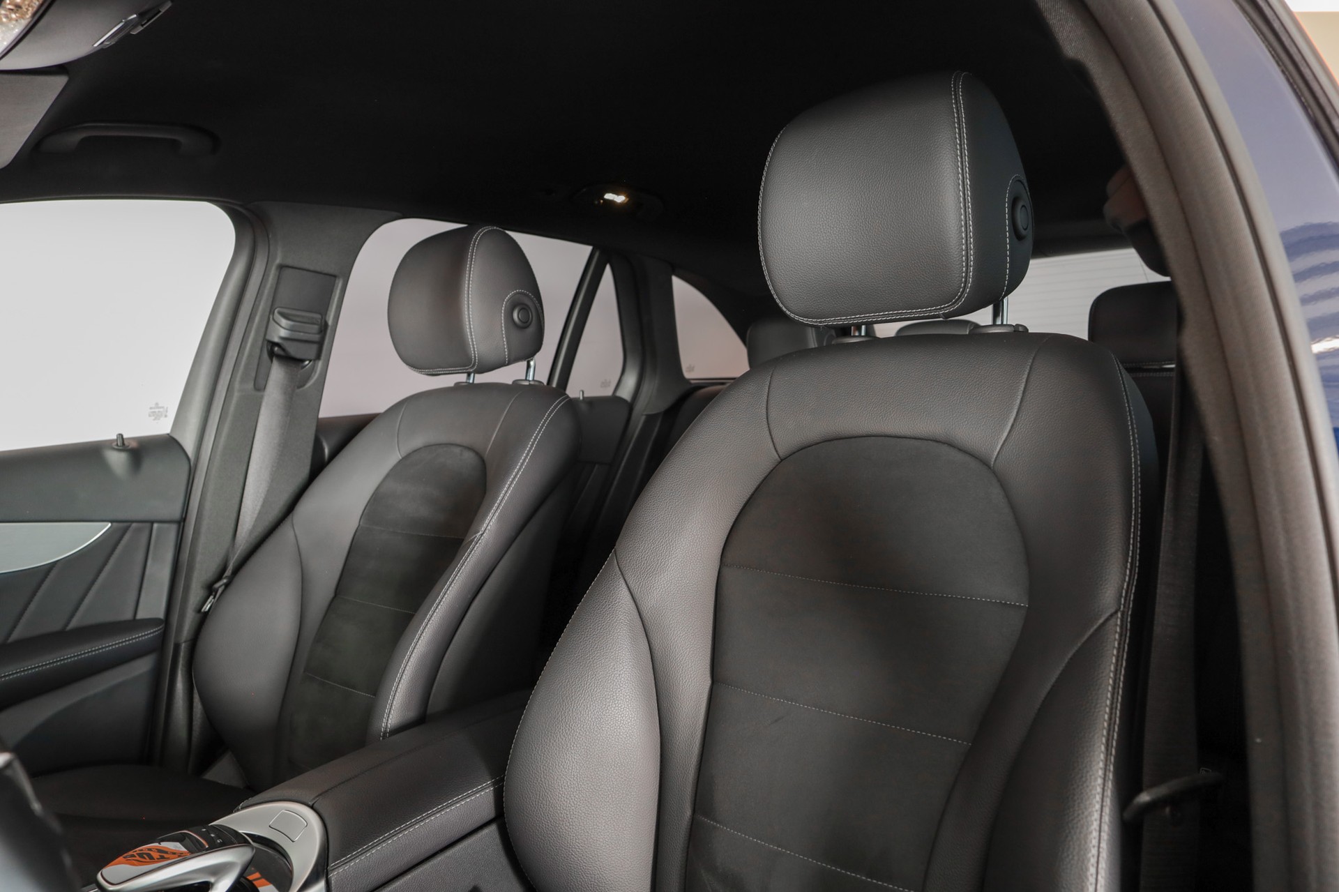 MERCEDES-BENZ GLC 350 e AMG Line 4Matic 7G-Tronic-image-13