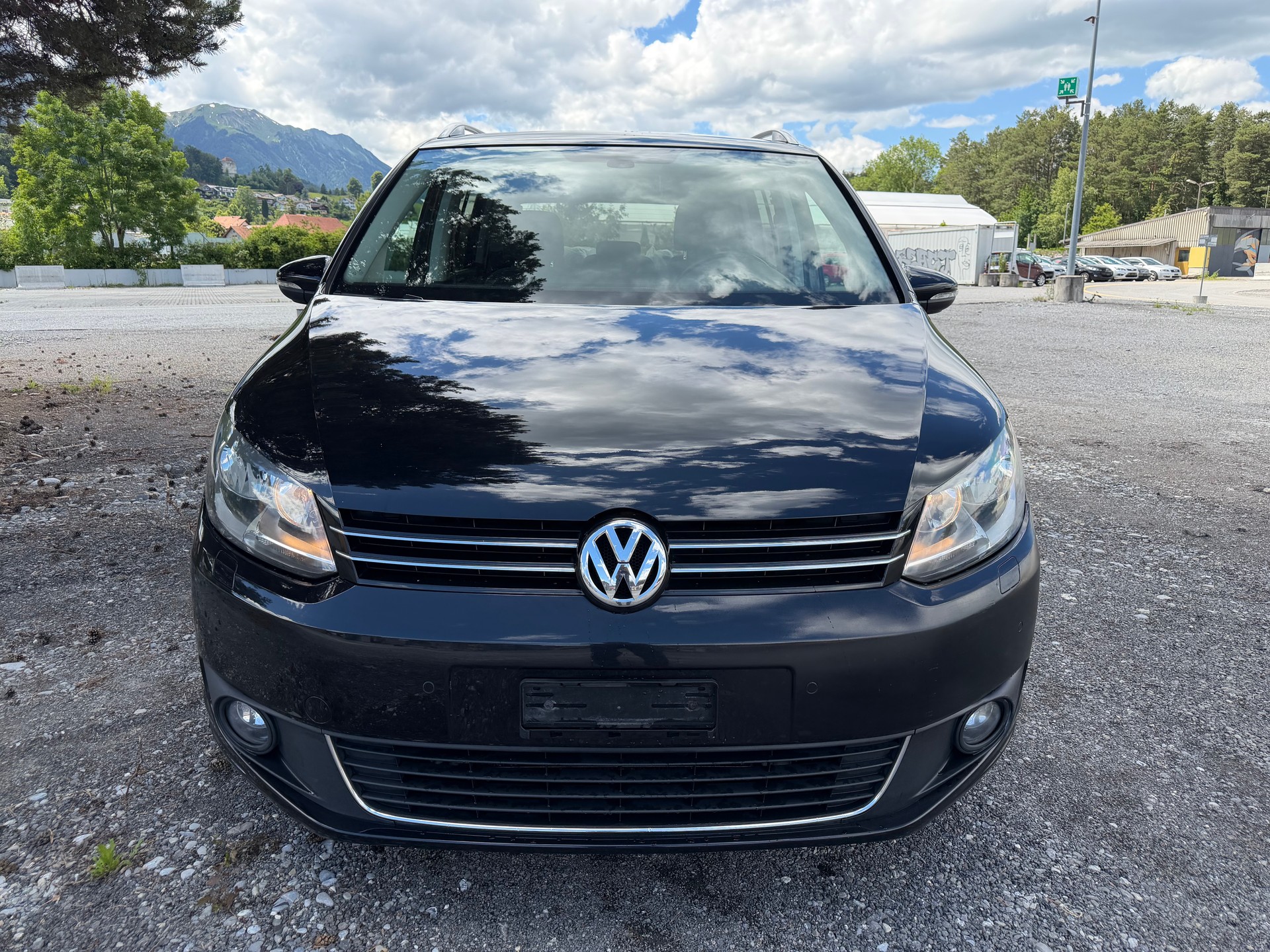 VW TOURAN-image-1