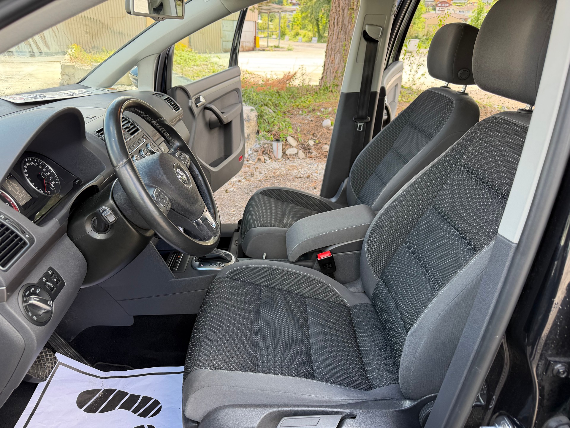VW TOURAN-image-10