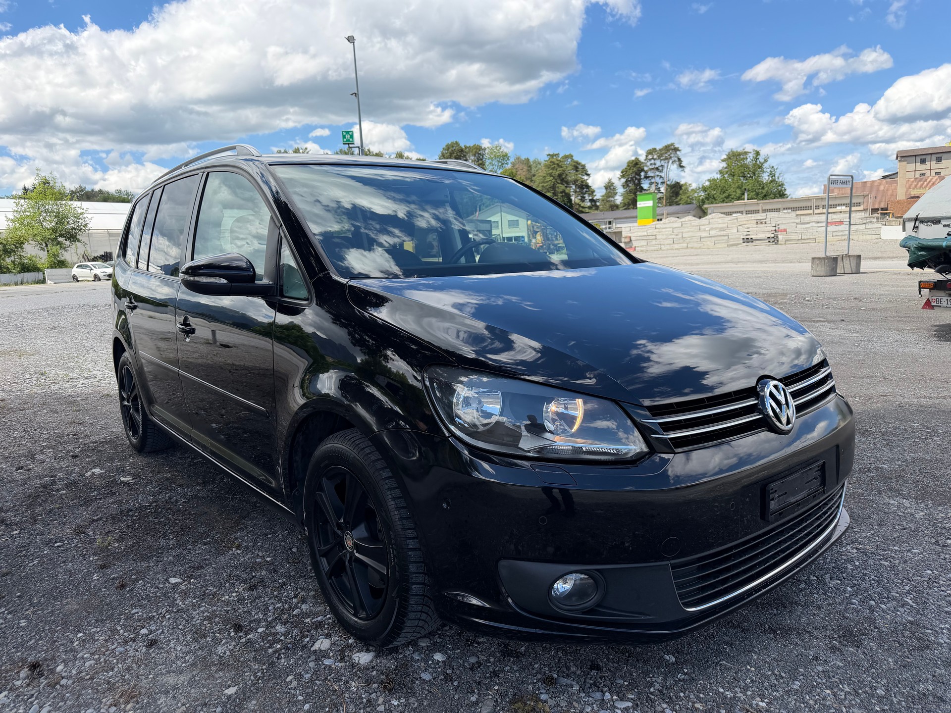 VW TOURAN-image-2