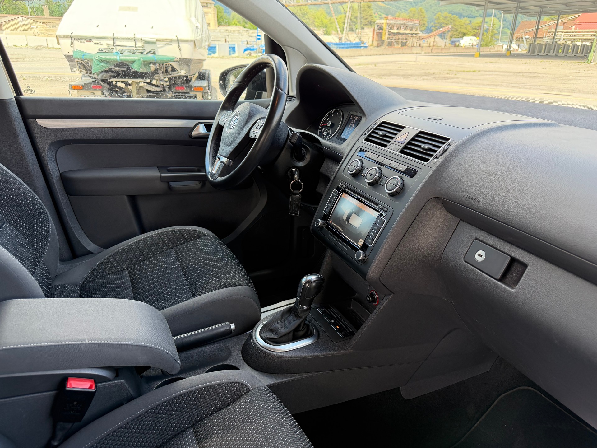 VW TOURAN-image-12