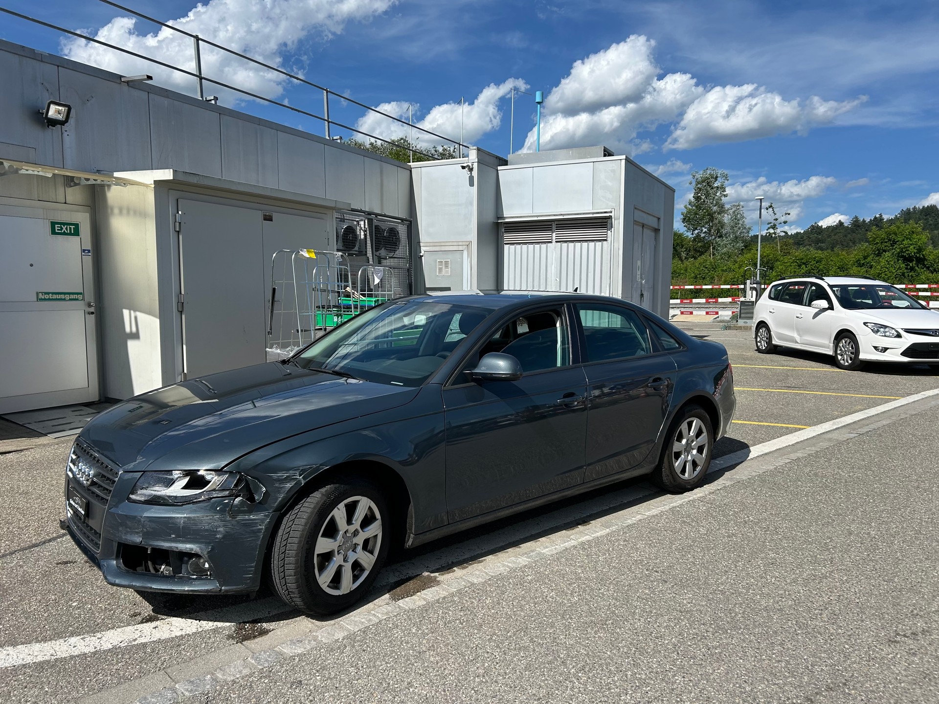 AUDI A4 Limousine 2.0 TFSI-image-9