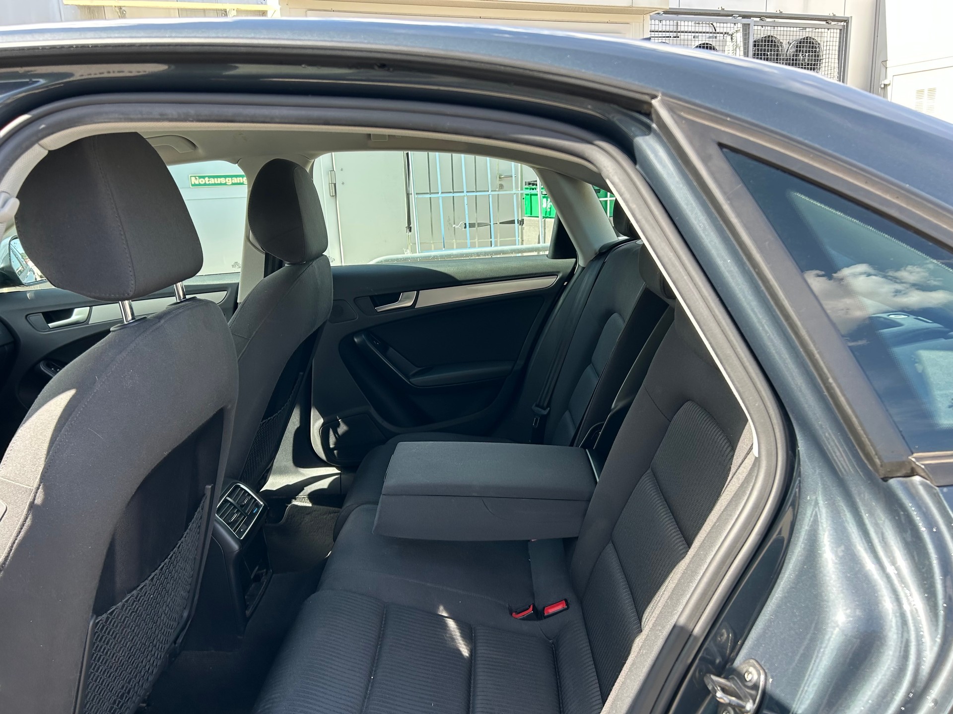 AUDI A4 Limousine 2.0 TFSI-image-10