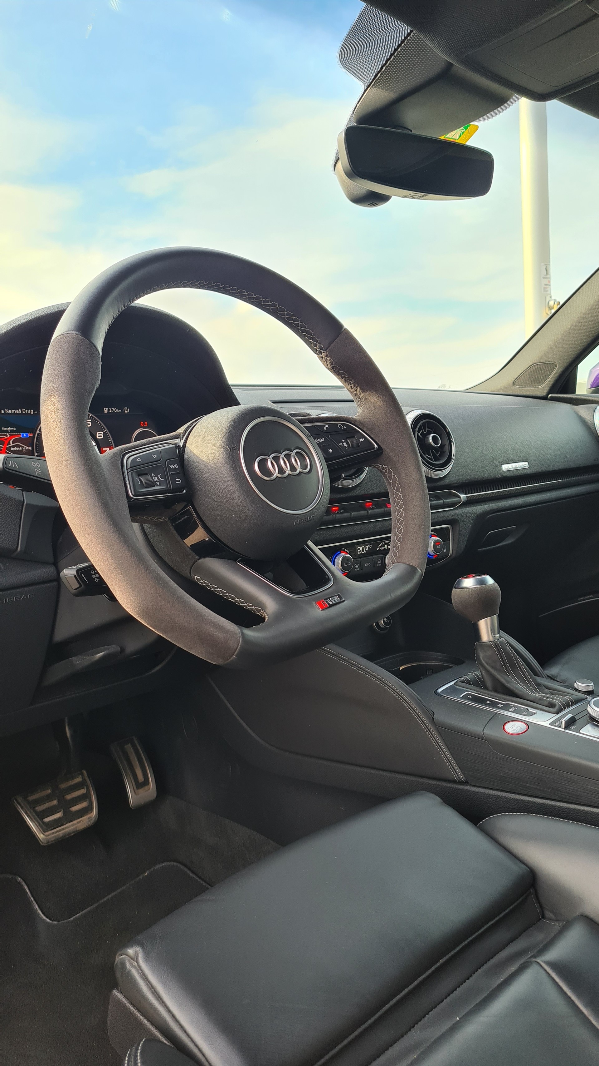 AUDI 2.5 T FSI quattro S-Tronic-image-4