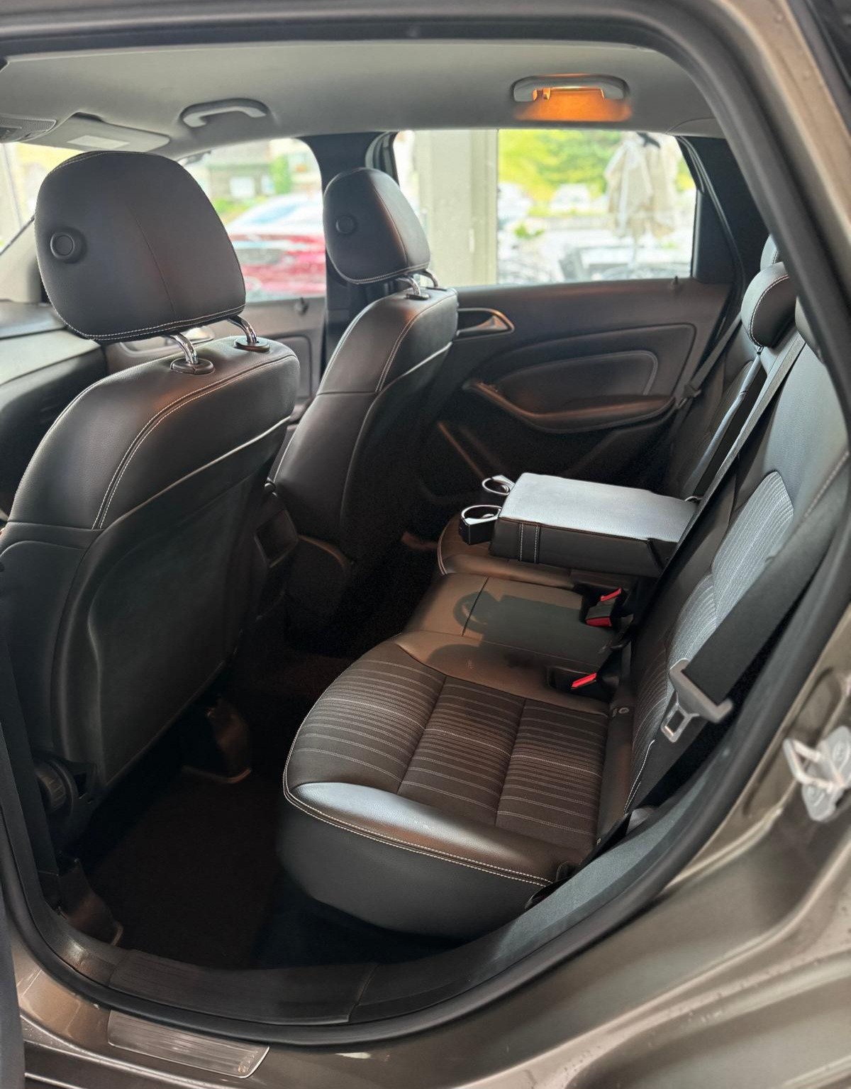 MERCEDES-BENZ B 180 Active Edition-image-3