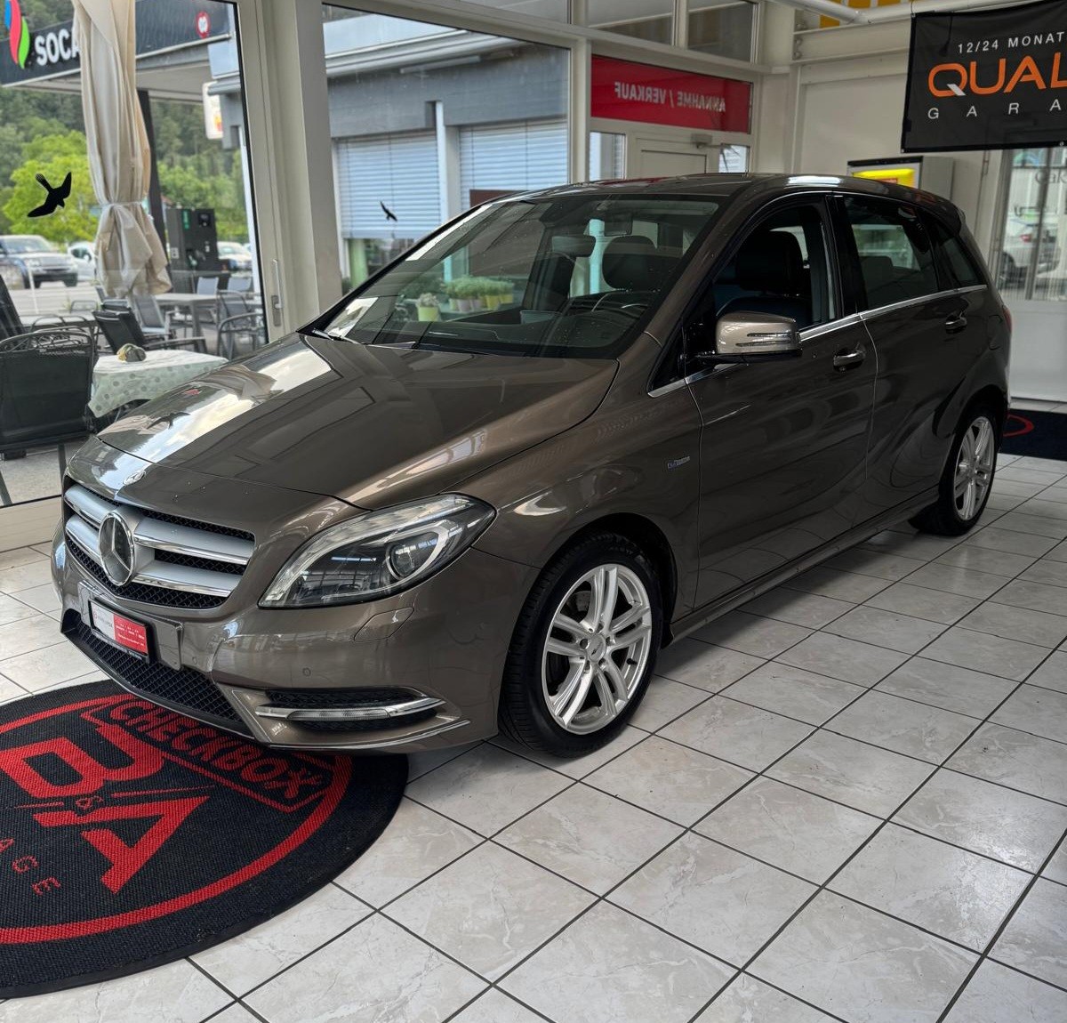 MERCEDES-BENZ B 180 Active Edition-image-1