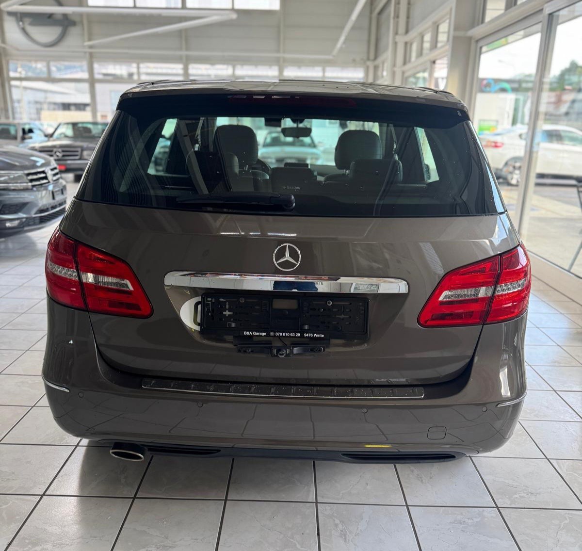 MERCEDES-BENZ B 180 Active Edition-image-4
