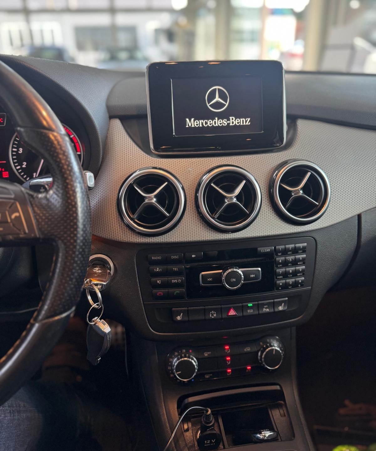 MERCEDES-BENZ B 180 Active Edition-image-8