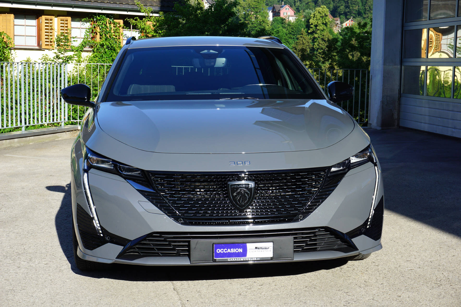 PEUGEOT 308 SW 1.2 Hybrid GT-image-1