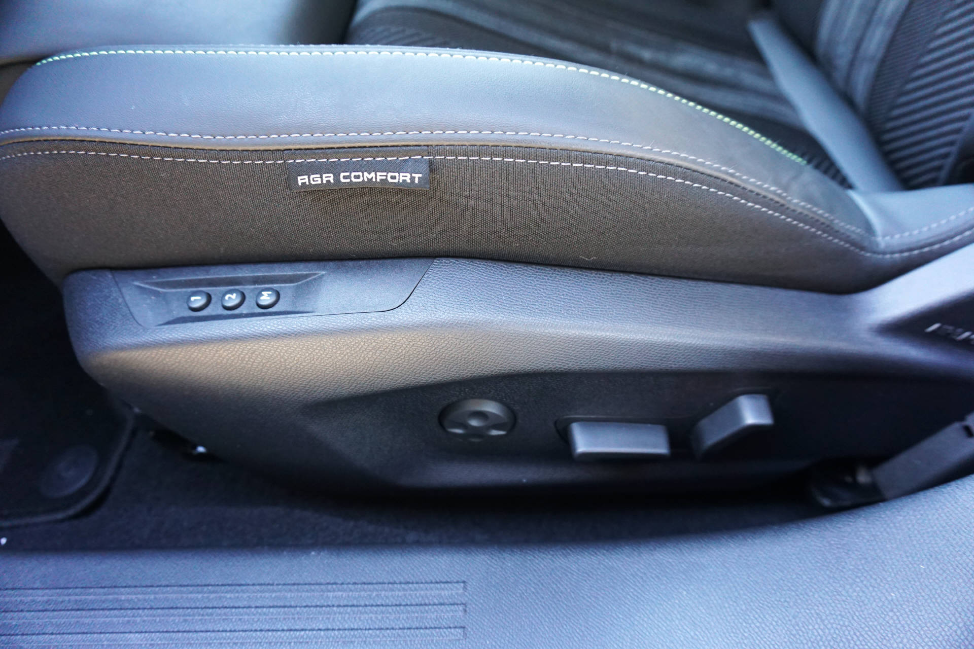 PEUGEOT 308 SW 1.2 Hybrid GT-image-10