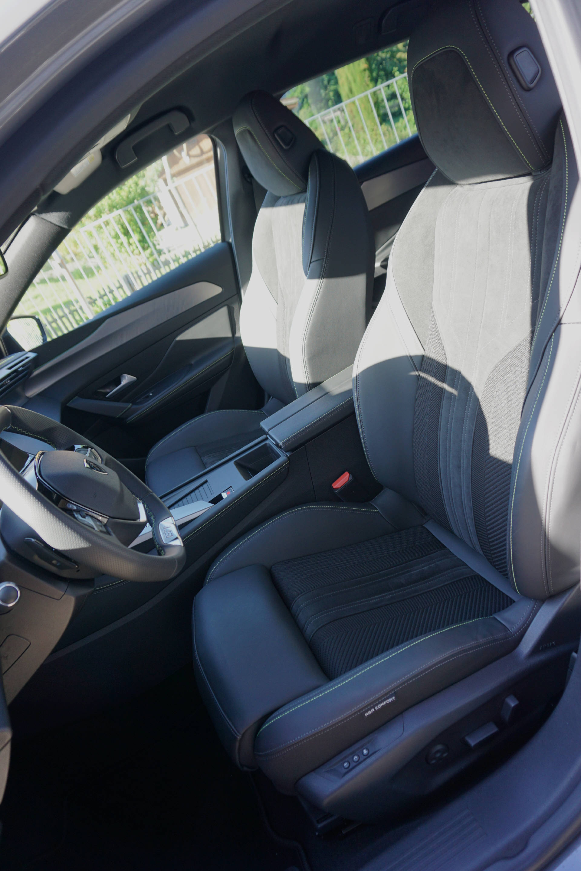 PEUGEOT 308 SW 1.2 Hybrid GT-image-9