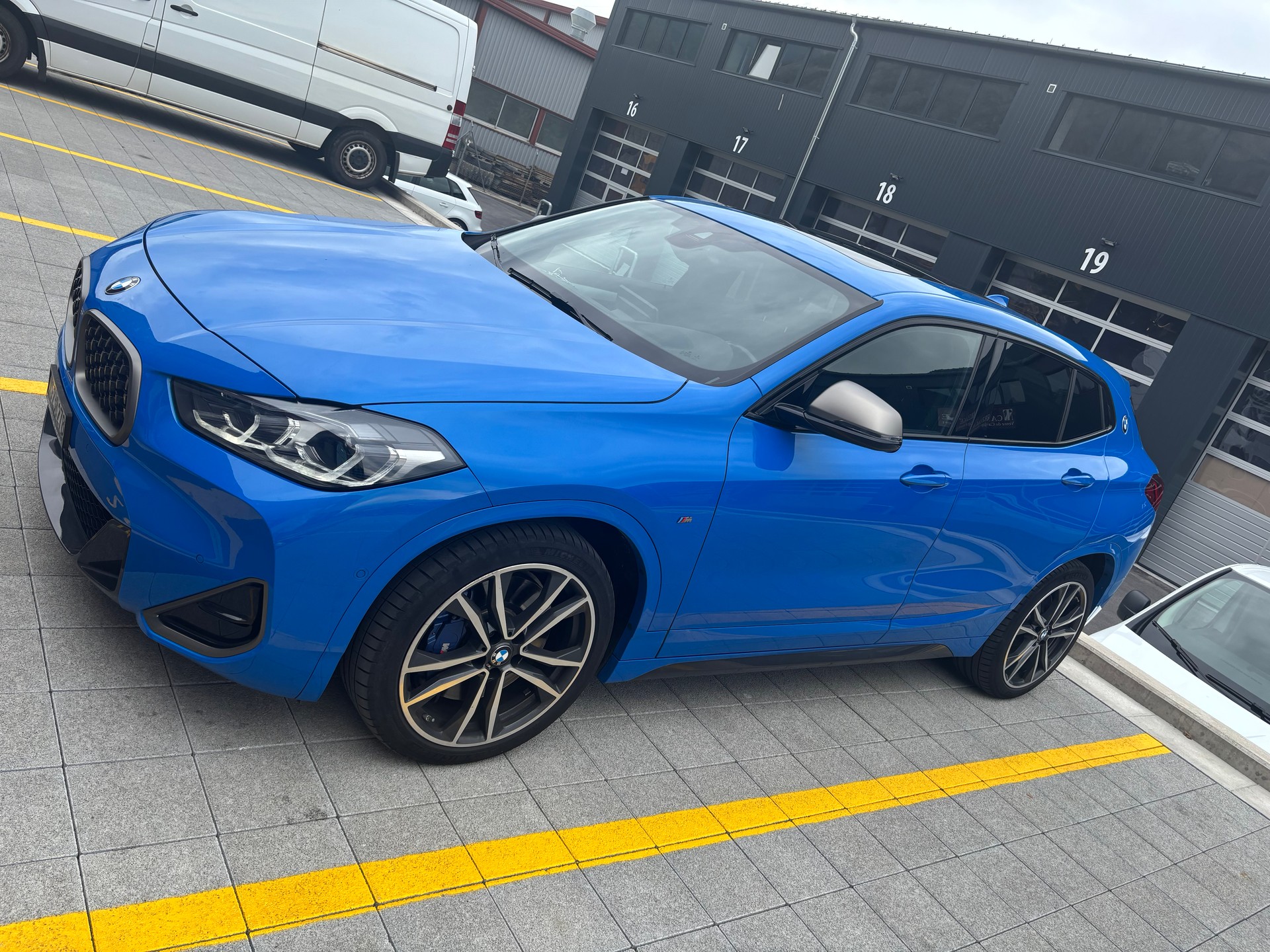 BMW M35i-image-5