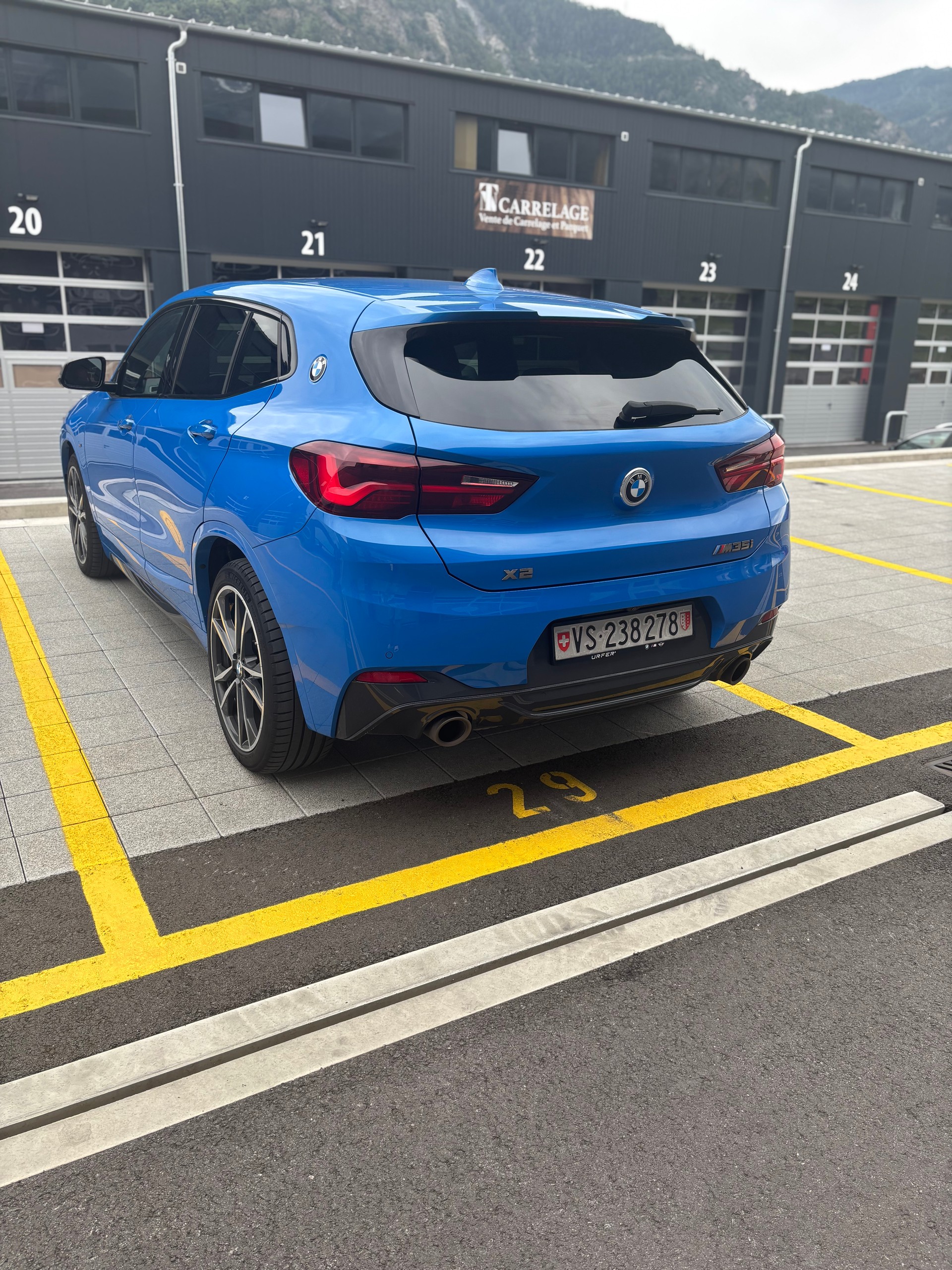 BMW M35i-image-3